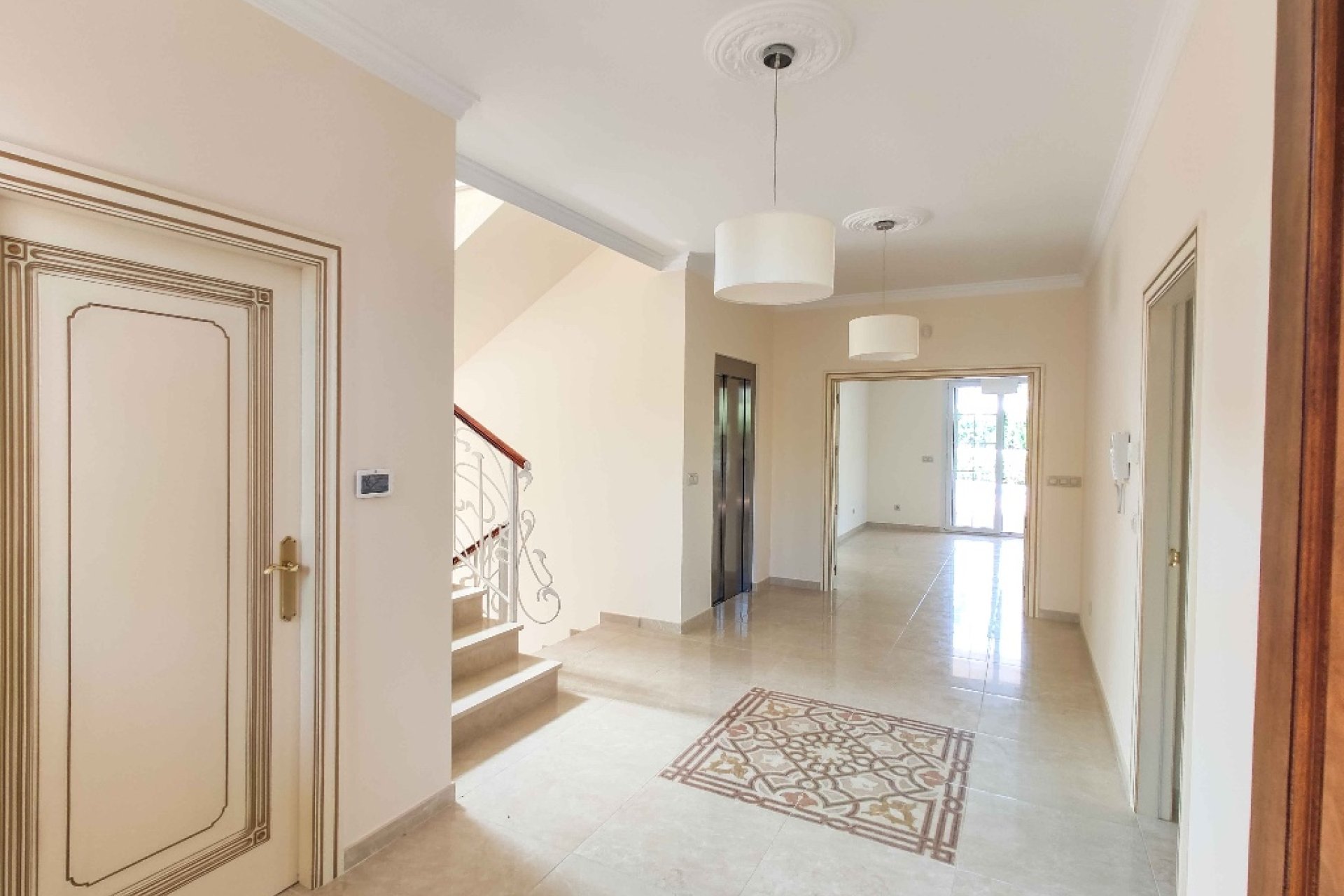 Nowy budynek - Villa -
Cabo Roig