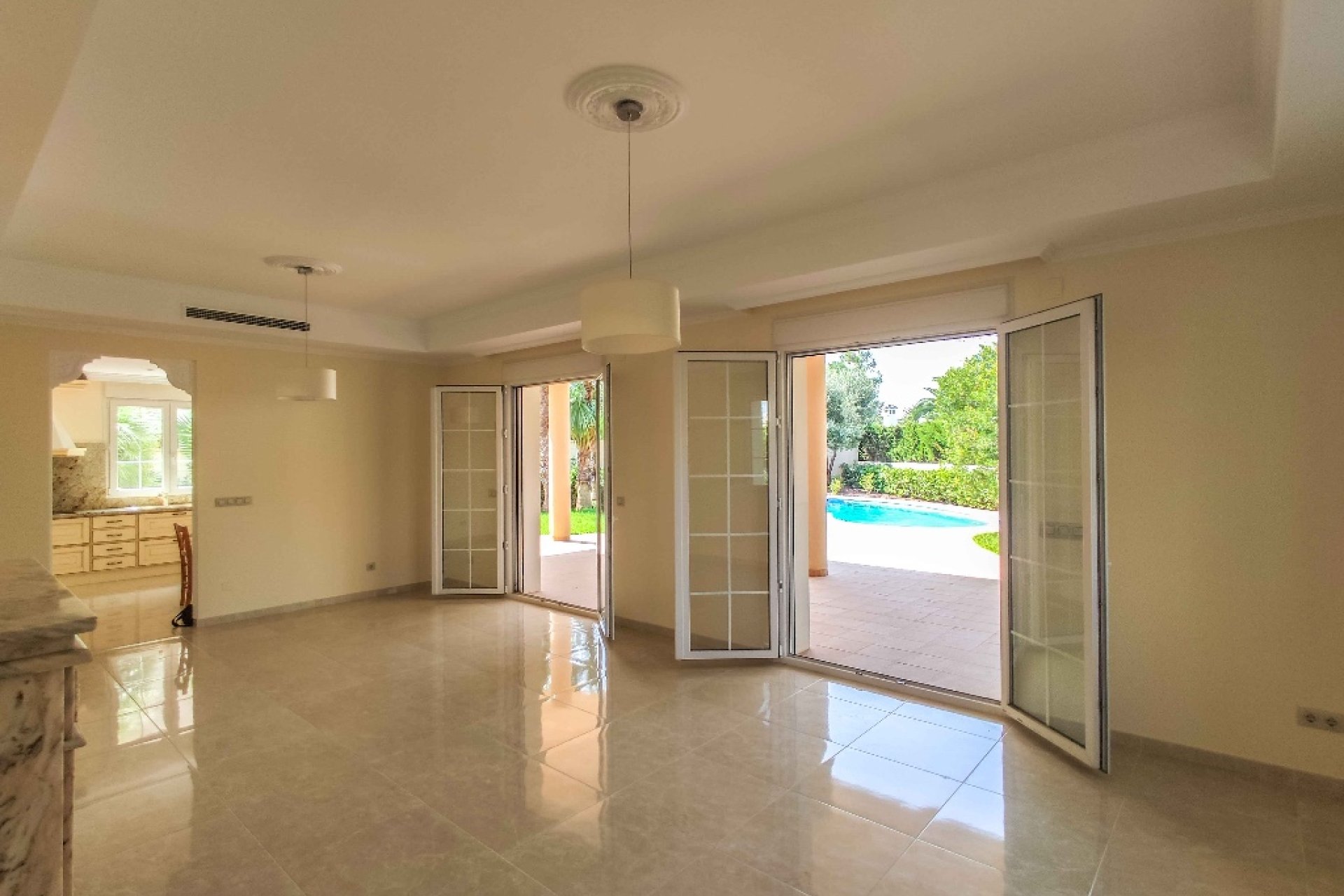 Nowy budynek - Villa -
Cabo Roig