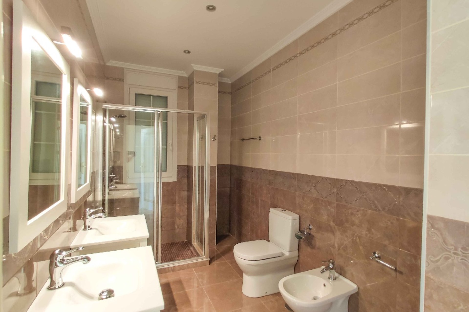 Nowy budynek - Villa -
Cabo Roig