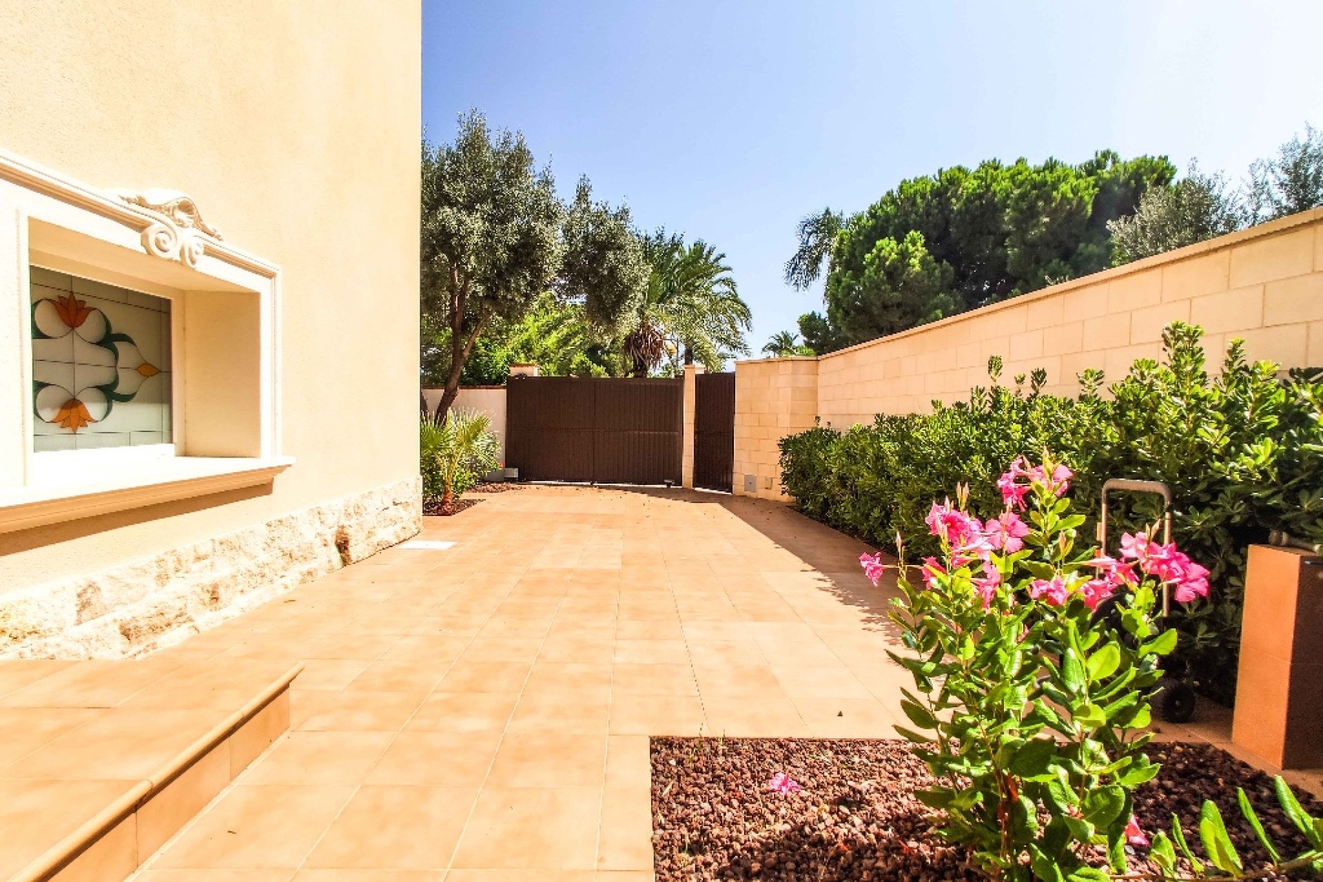 Nowy budynek - Villa -
Cabo Roig