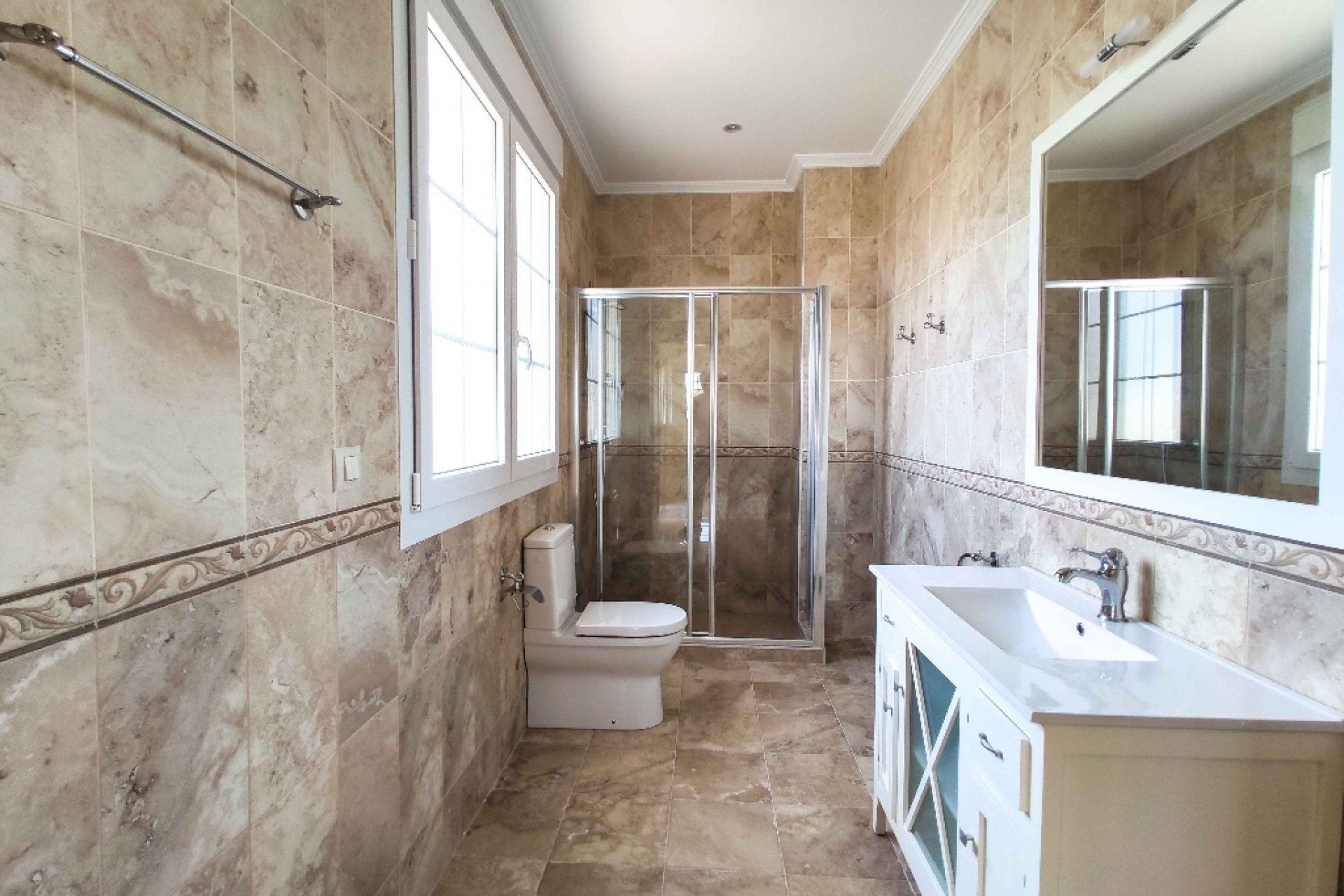 Nowy budynek - Villa -
Cabo Roig