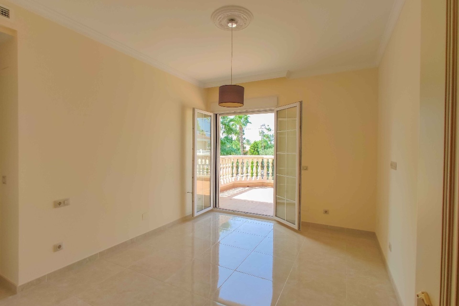 Nowy budynek - Villa -
Cabo Roig