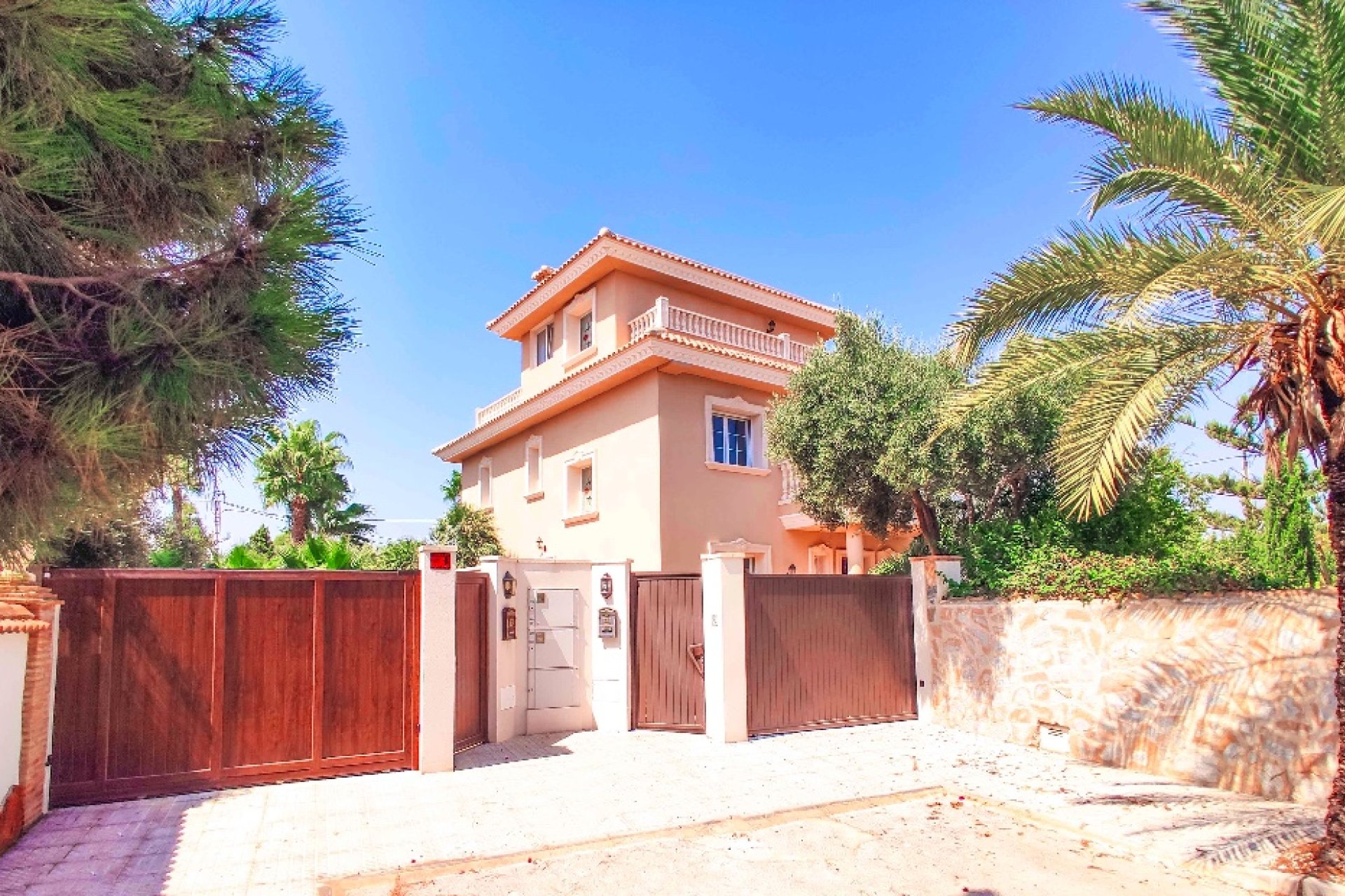 Nowy budynek - Villa -
Cabo Roig