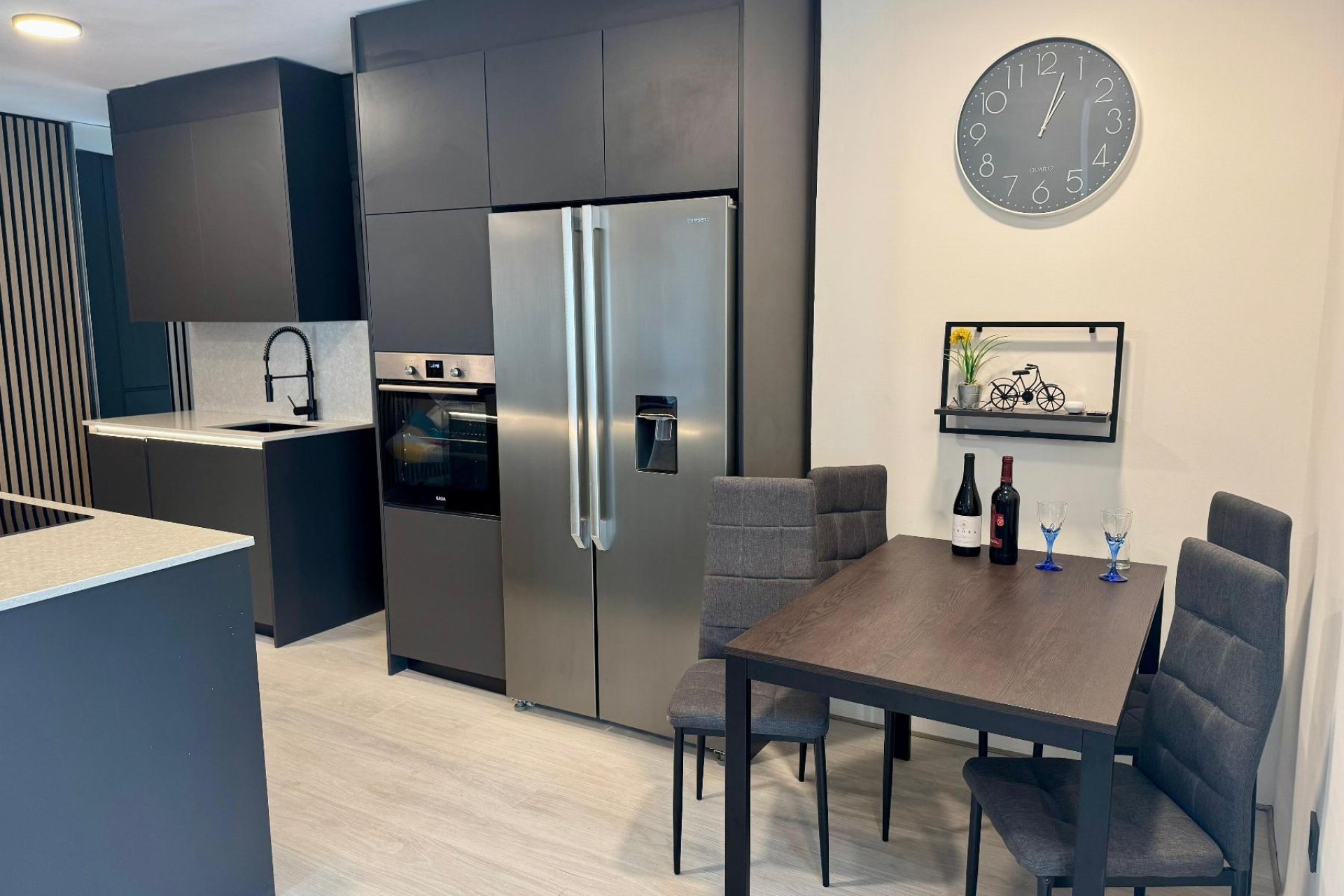 Odsprzedaż - Apartamento -
Torrevieja - CLUB NAUTICO TORREVIEJA