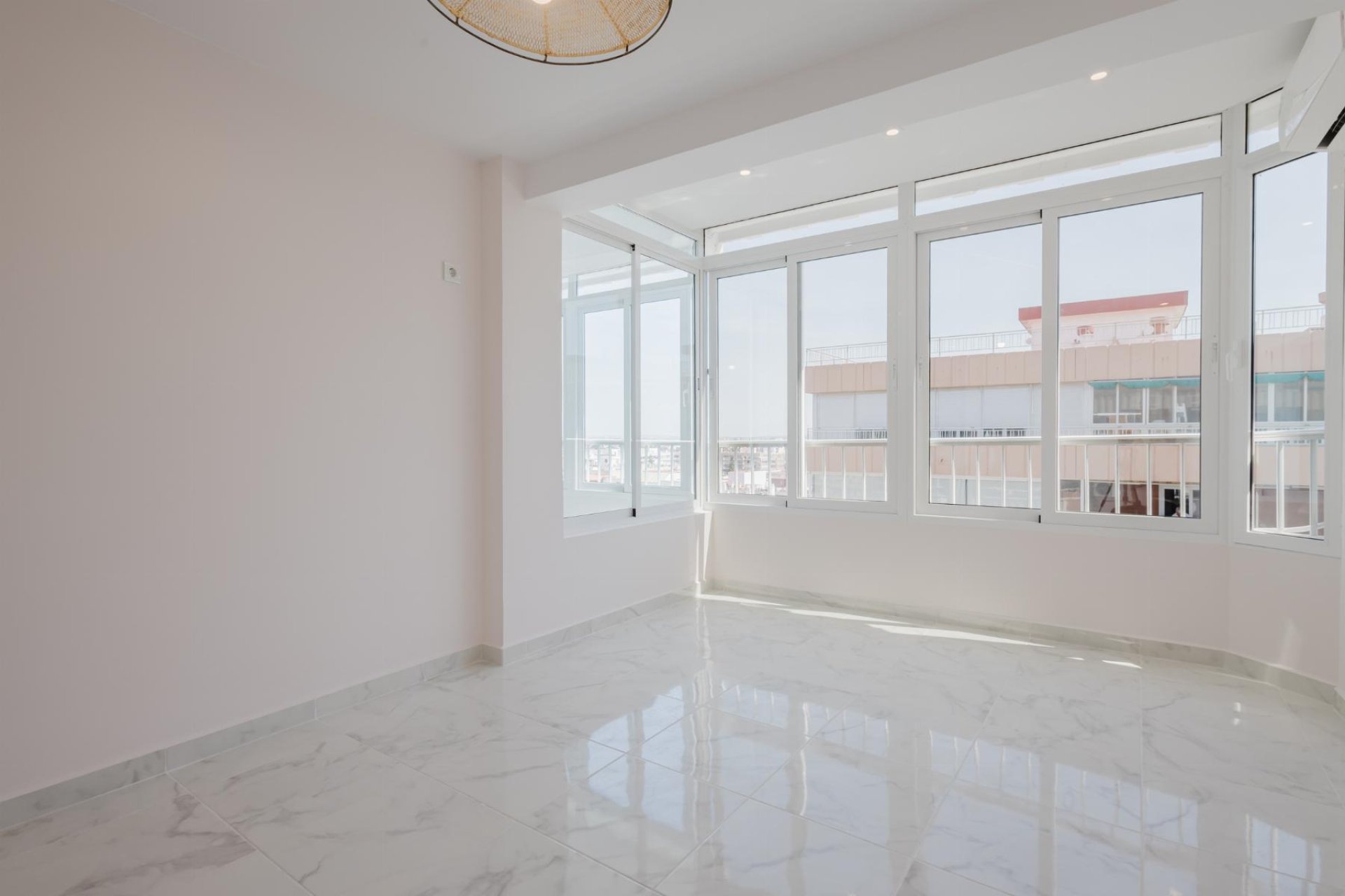 Odsprzedaż - Apartamento -
Torrevieja - Playa de La Acequion