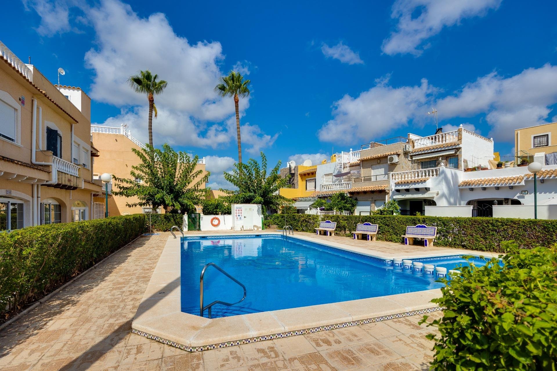 Odsprzedaż - Bungalow -
Orihuela Costa - Los Almendros-La Florida