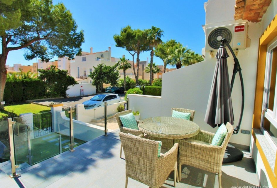 Odsprzedaż - Bungalow -
Orihuela Costa - Los Dolses