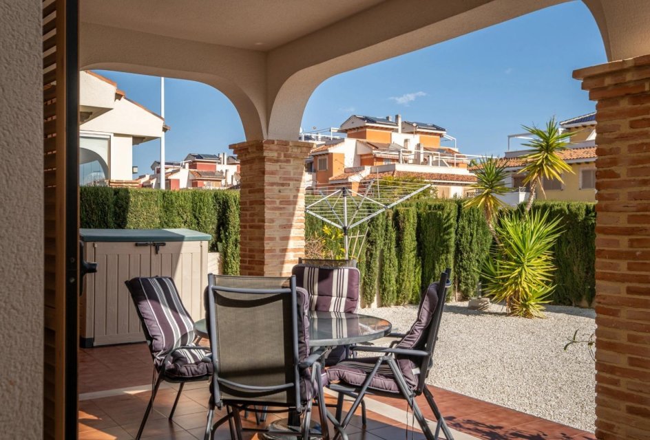 Odsprzedaż - Bungalow -
Orihuela Costa - Punta Prima