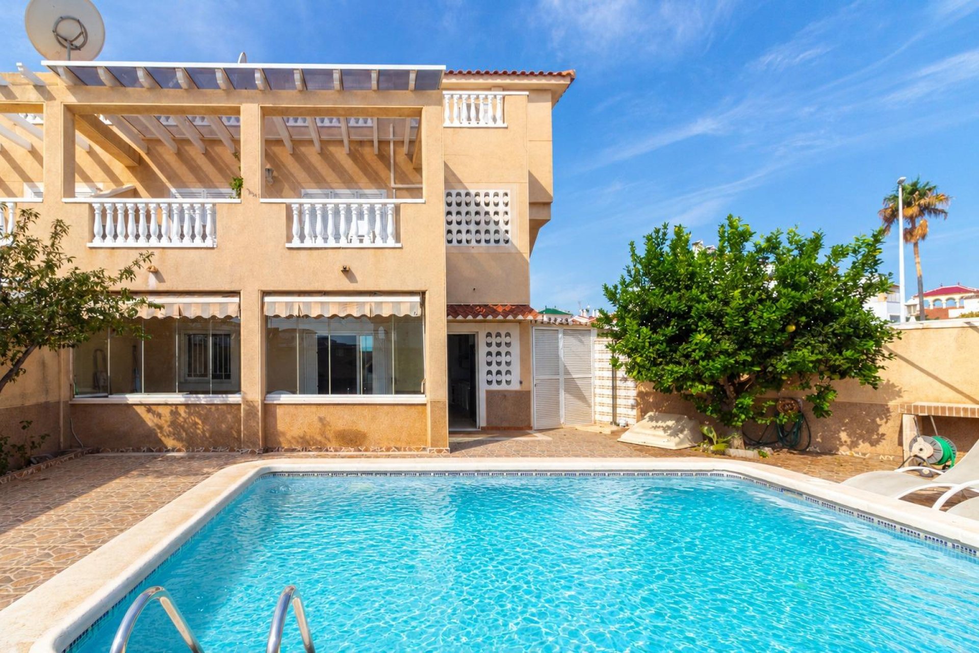 Odsprzedaż - Bungalow -
Orihuela Costa - Punta Prima