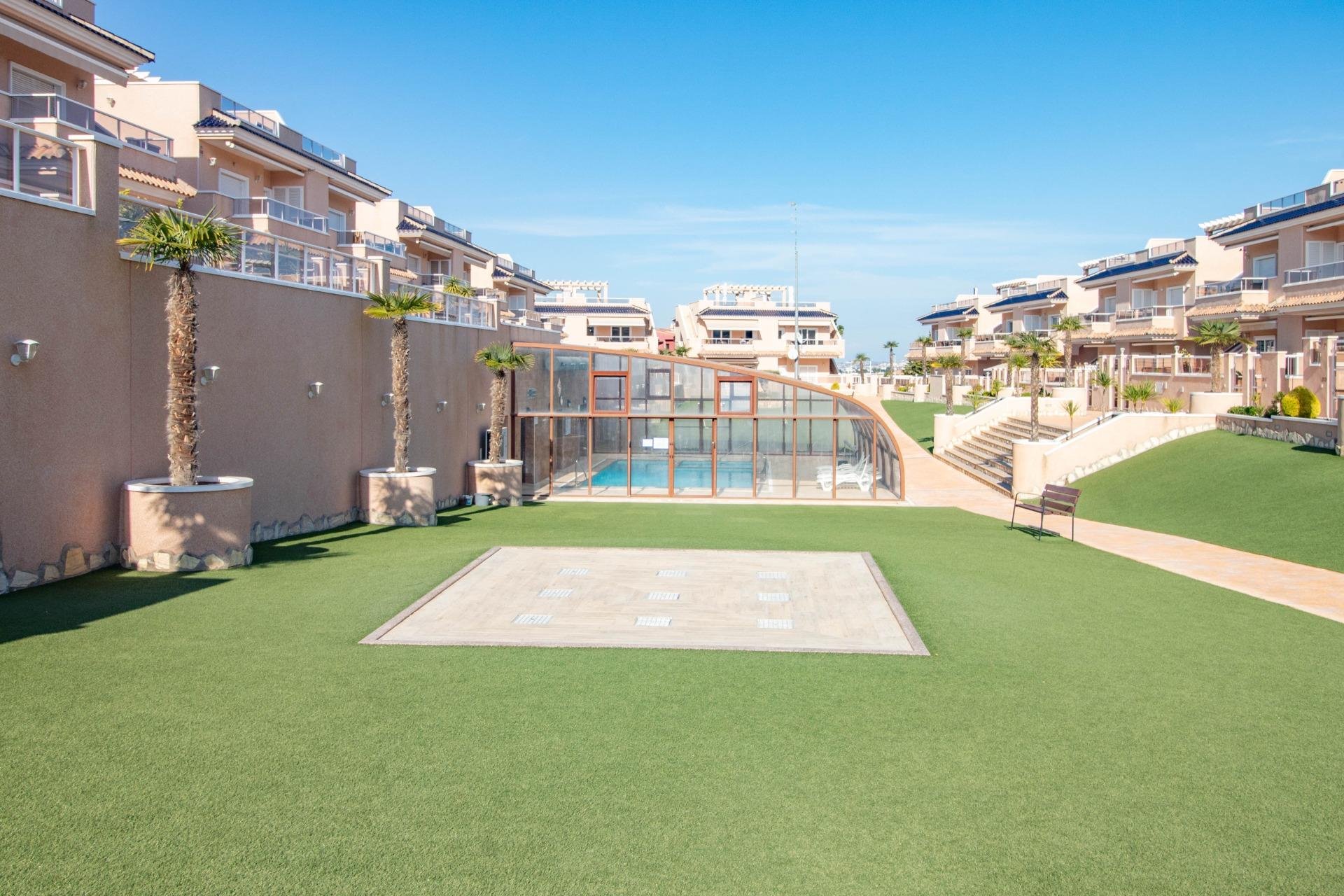 Odsprzedaż - Bungalow -
Torrevieja - Punta Prima