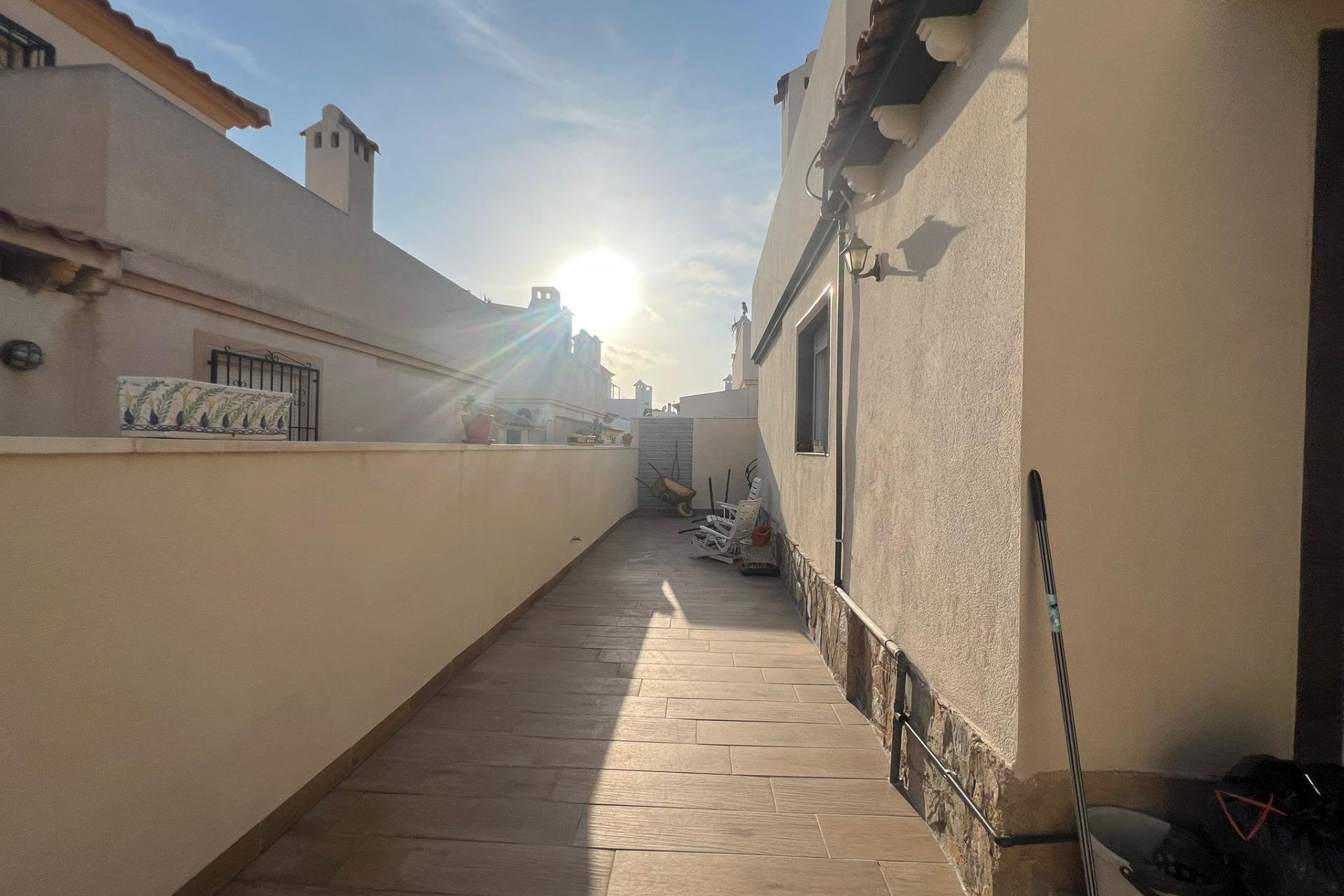 Odsprzedaż - Bungalow -
Torrevieja - Sector 25