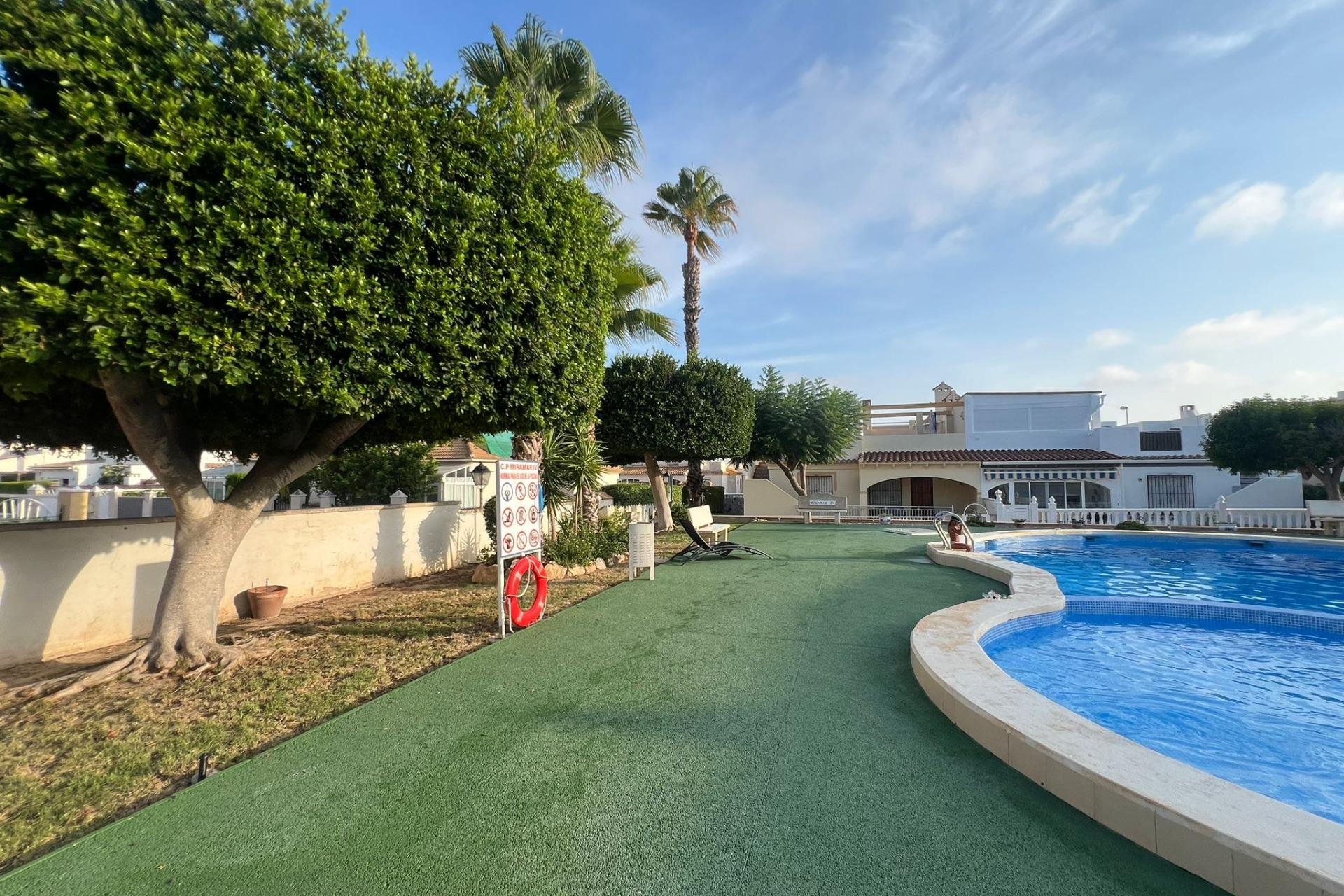 Odsprzedaż - Bungalow -
Torrevieja - Sector 25