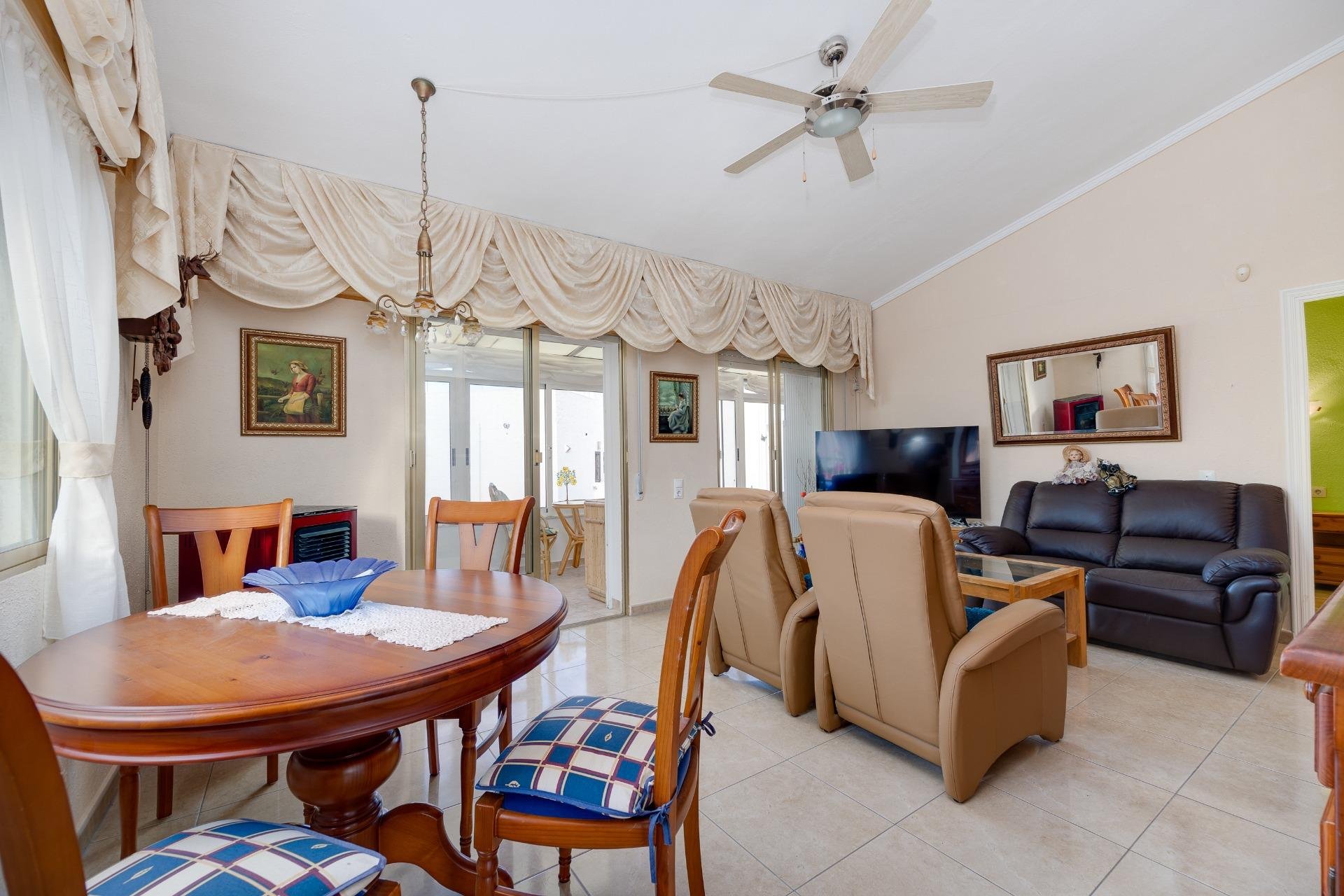 Odsprzedaż - Bungalow -
Torrevieja - Torre la mata