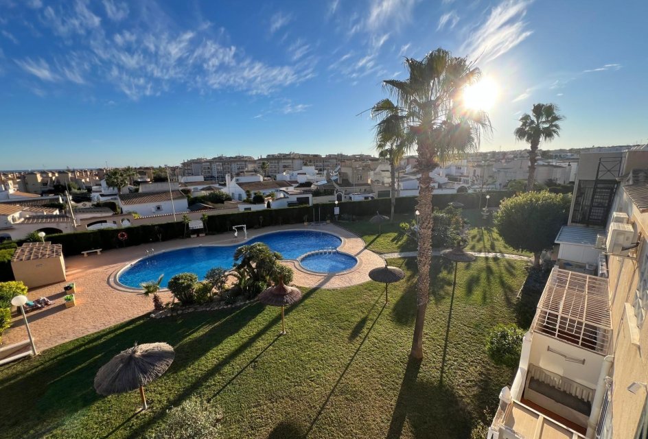 Odsprzedaż - Daszek -
Orihuela Costa - Los Almendros-La Florida