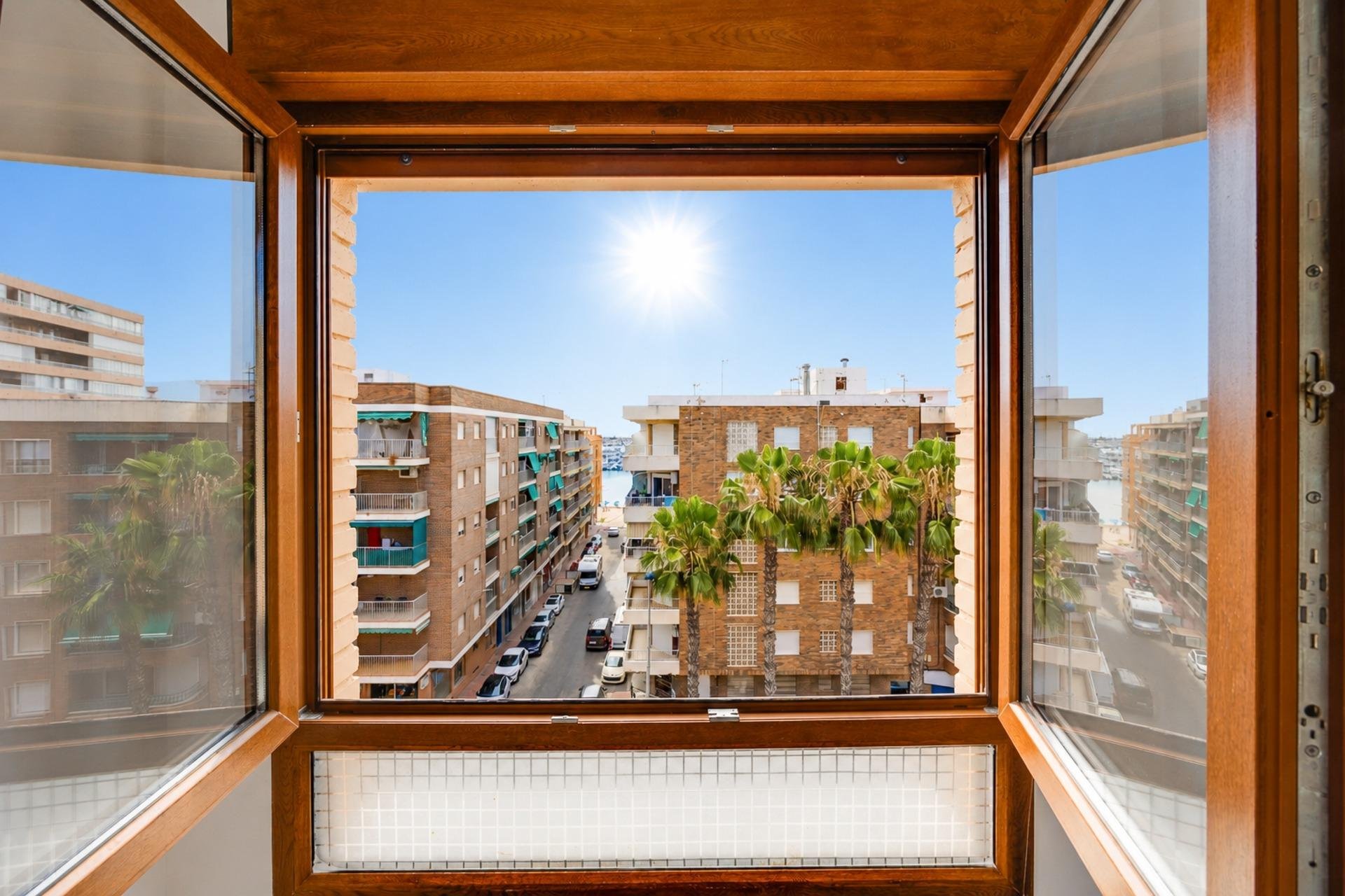 Odsprzedaż - Daszek -
Torrevieja - Acequion