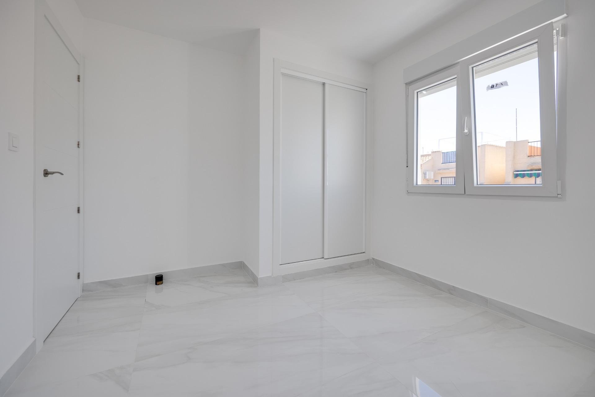 Odsprzedaż - Daszek -
Torrevieja - El limonar