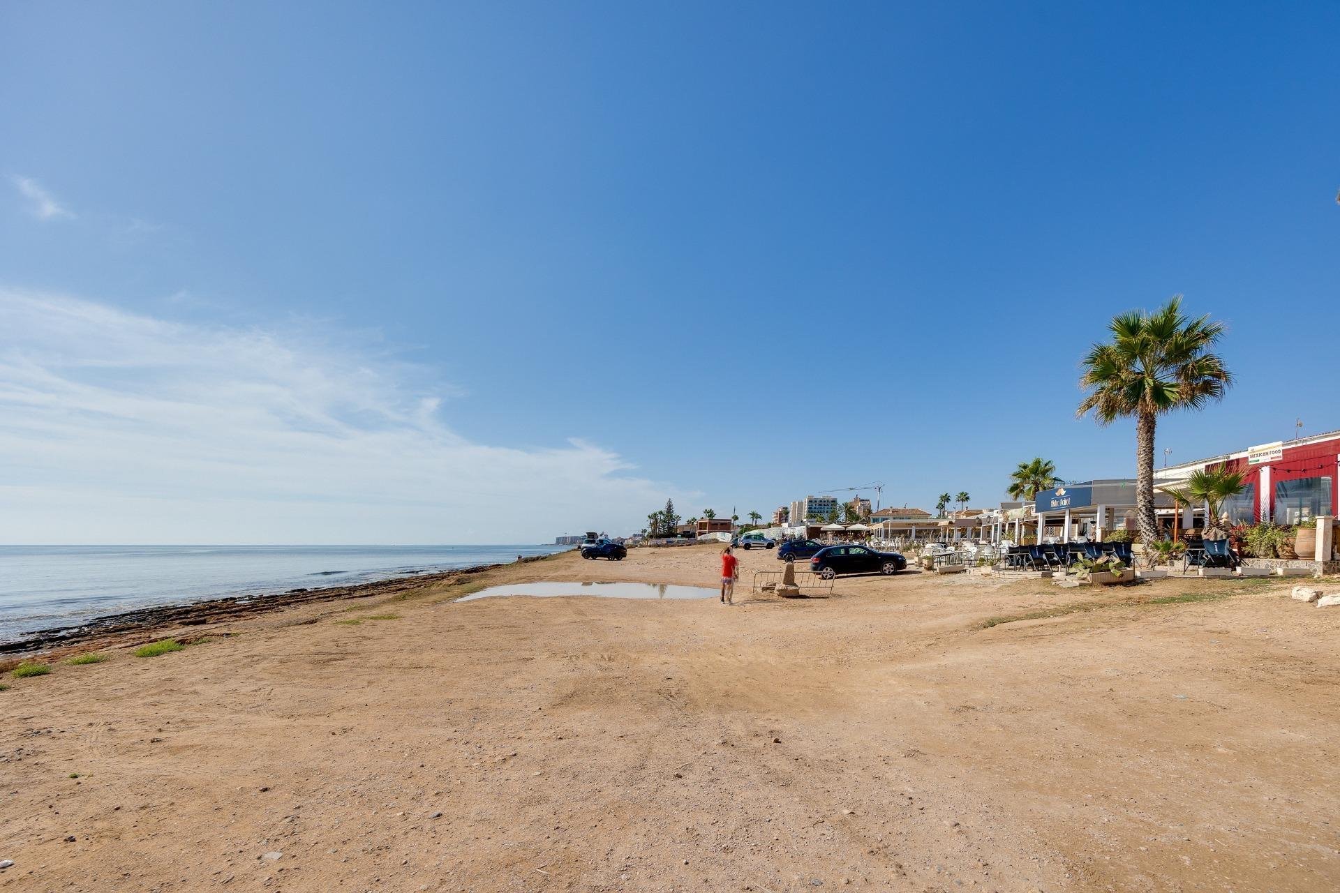 Odsprzedaż - Daszek -
Torrevieja - Playa de los Naufragos