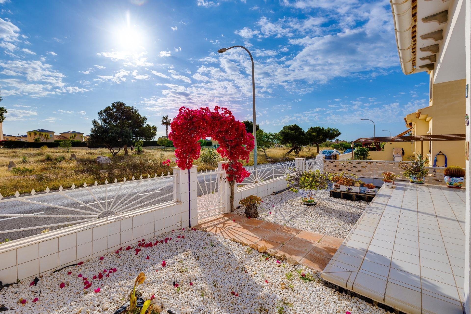 Odsprzedaż - Kamienica -
Orihuela Costa - La Florida