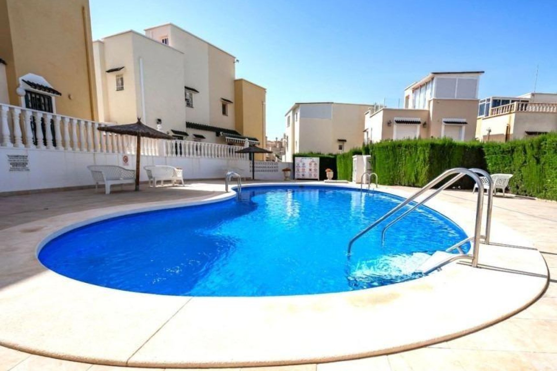 Odsprzedaż - Kamienica -
Orihuela Costa - La Florida