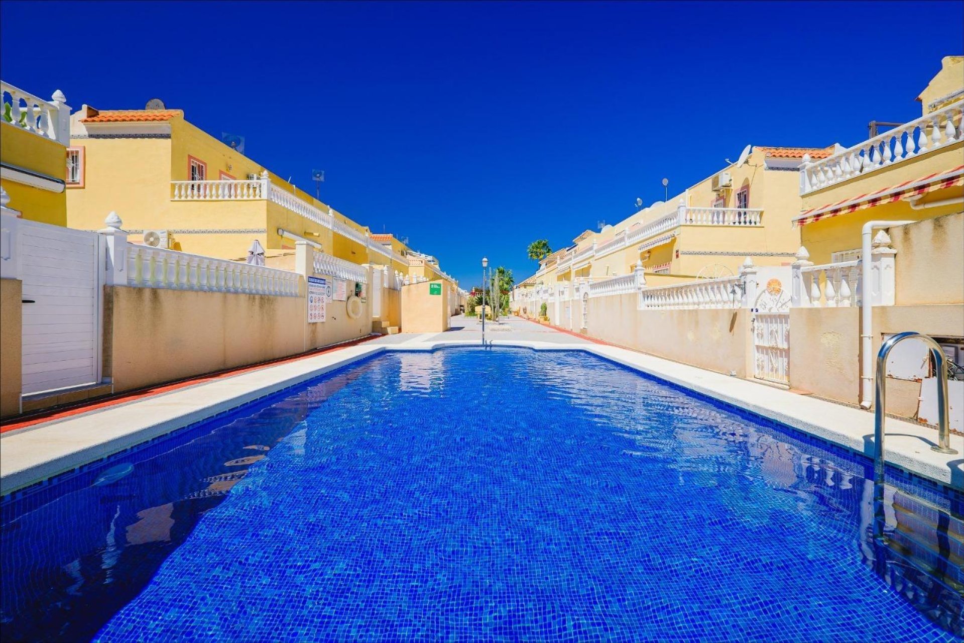 Odsprzedaż - Kamienica -
Orihuela Costa - Las Filipinas