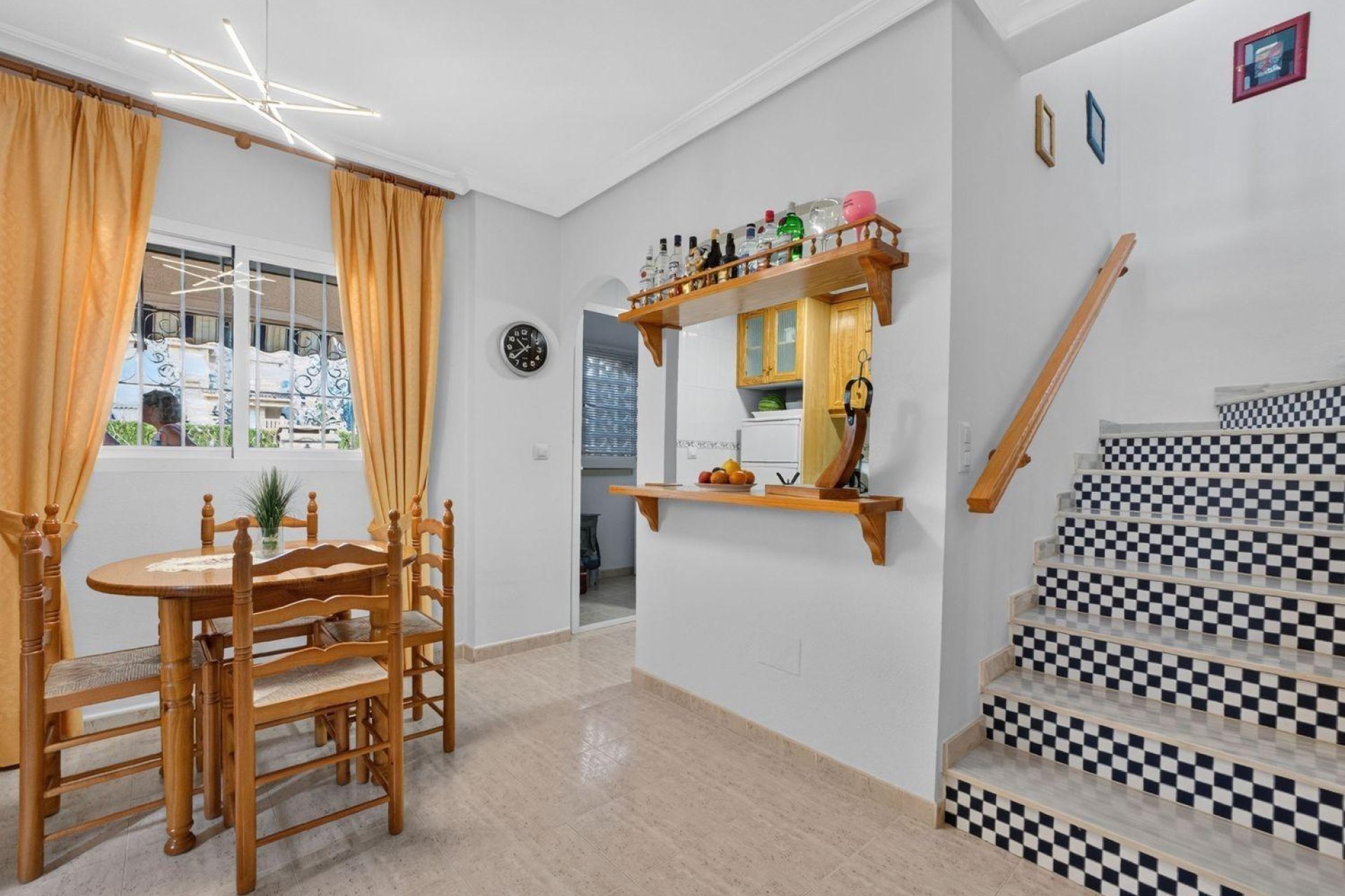 Odsprzedaż - Kamienica -
Orihuela Costa - Punta Prima