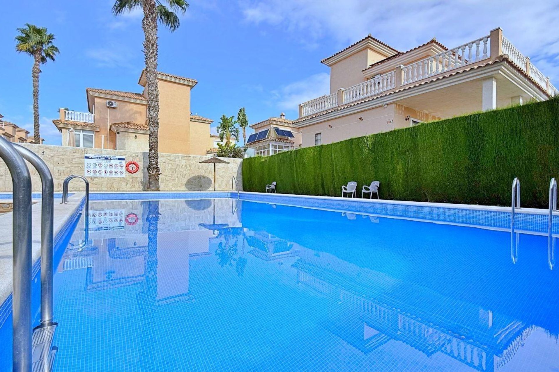 Odsprzedaż - Kamienica -
Orihuela Costa - Urbanización Perla del Mar