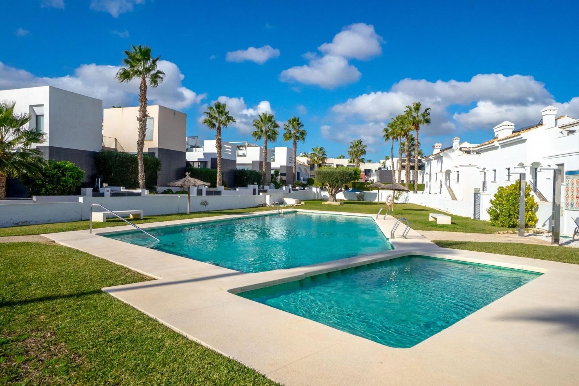 Odsprzedaż - Kamienica -
Orihuela Costa - Villamartín-Las Filipinas