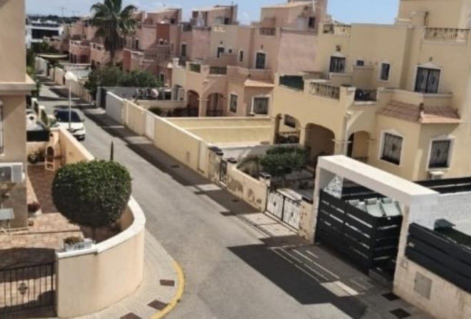 Odsprzedaż - Kamienica -
Orihuela Costa - Villamartín