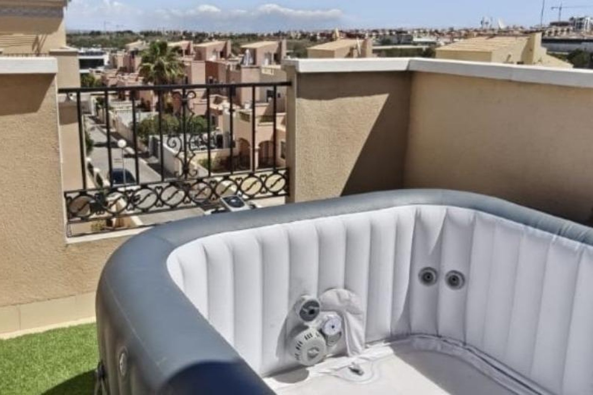 Odsprzedaż - Kamienica -
Orihuela Costa - Villamartín