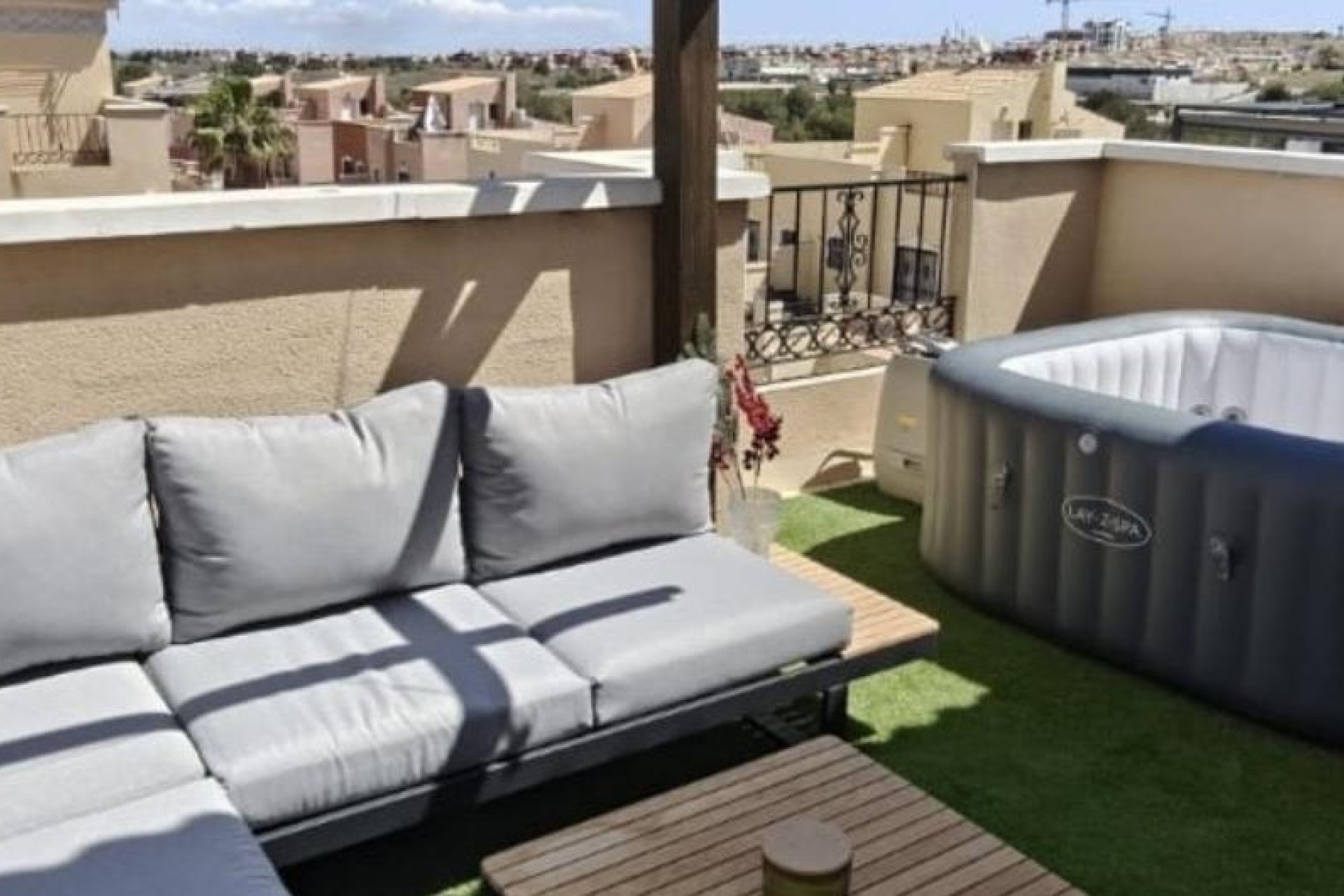 Odsprzedaż - Kamienica -
Orihuela Costa - Villamartín