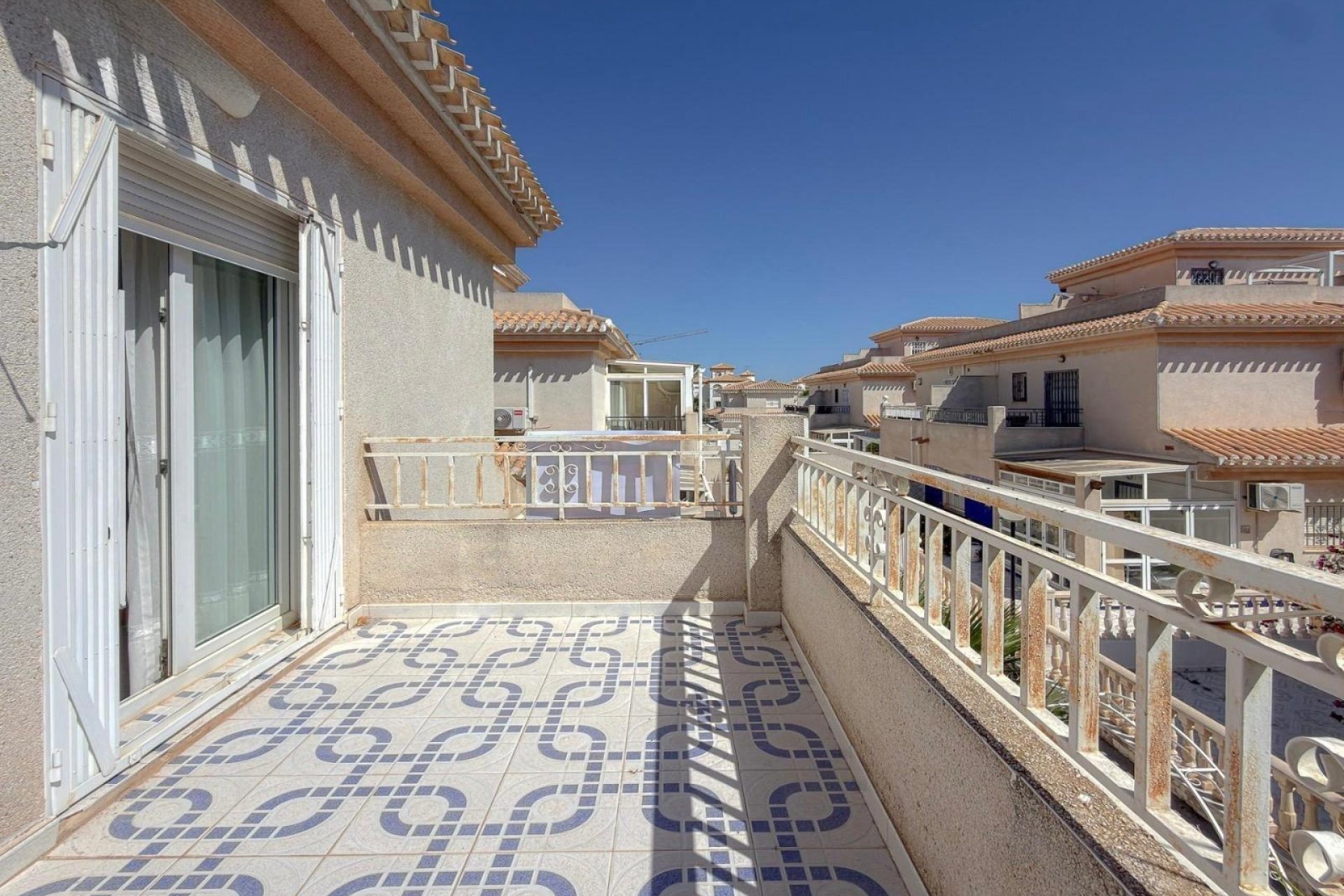 Odsprzedaż - Kamienica -
Orihuela Costa