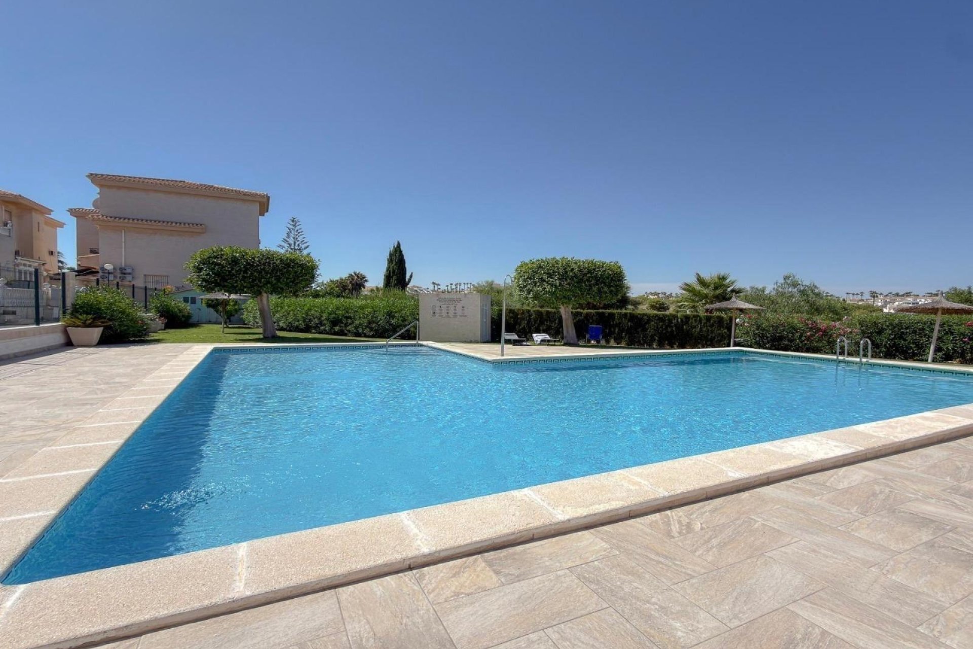 Odsprzedaż - Kamienica -
Orihuela Costa