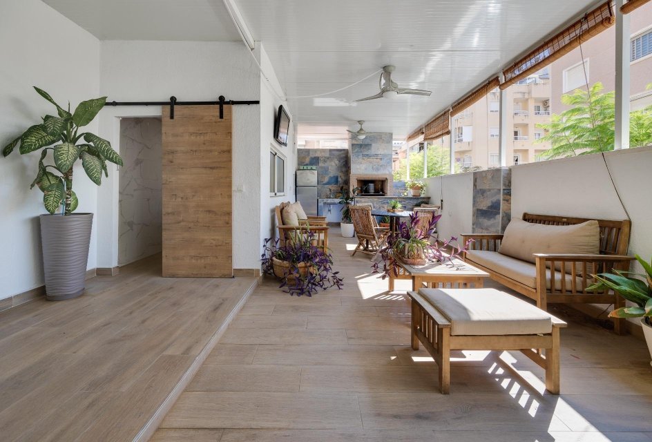 Odsprzedaż - Kamienica -
Torrevieja - Centro