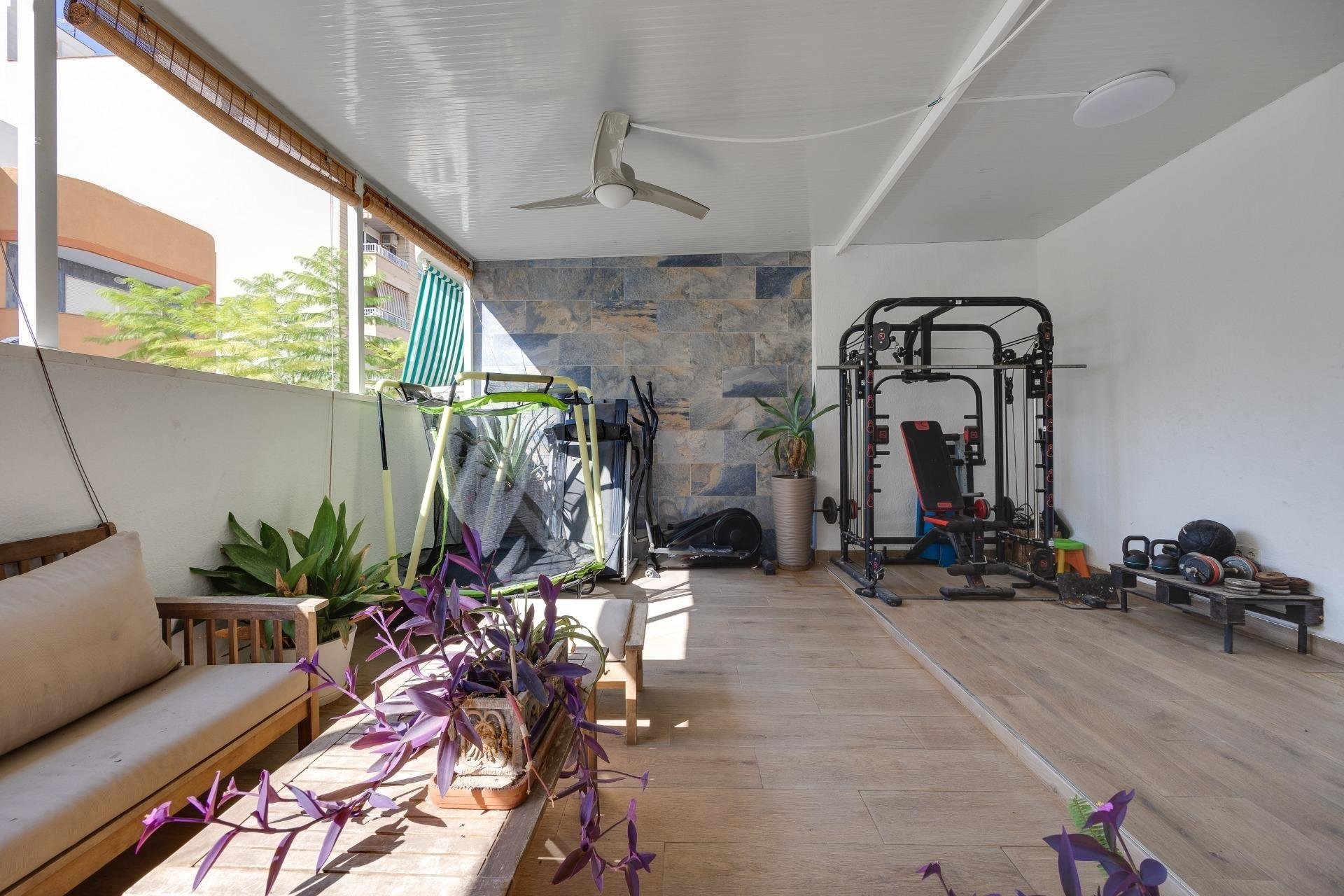 Odsprzedaż - Kamienica -
Torrevieja - Centro