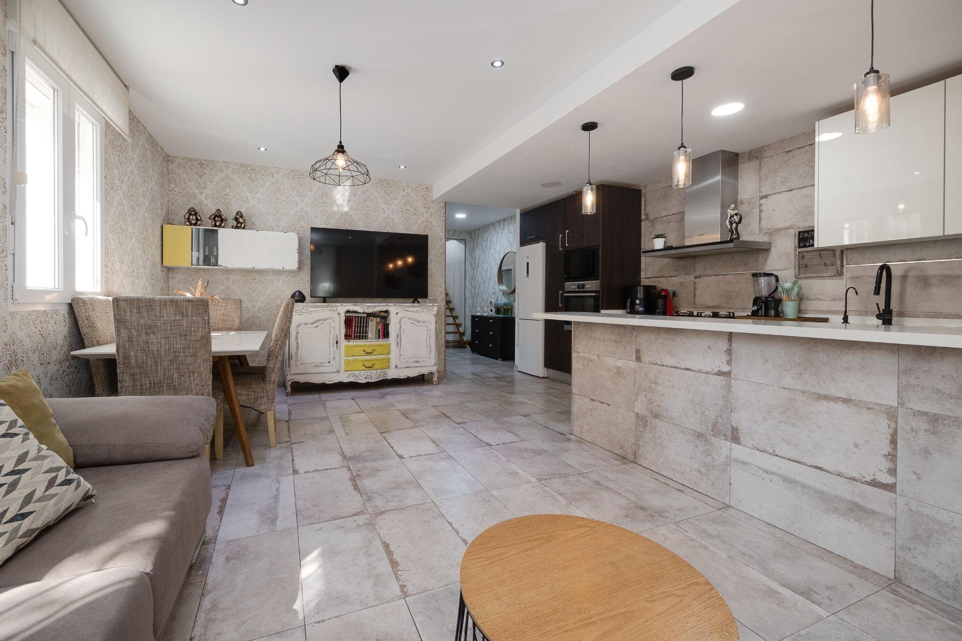 Odsprzedaż - Kamienica -
Torrevieja - Centro