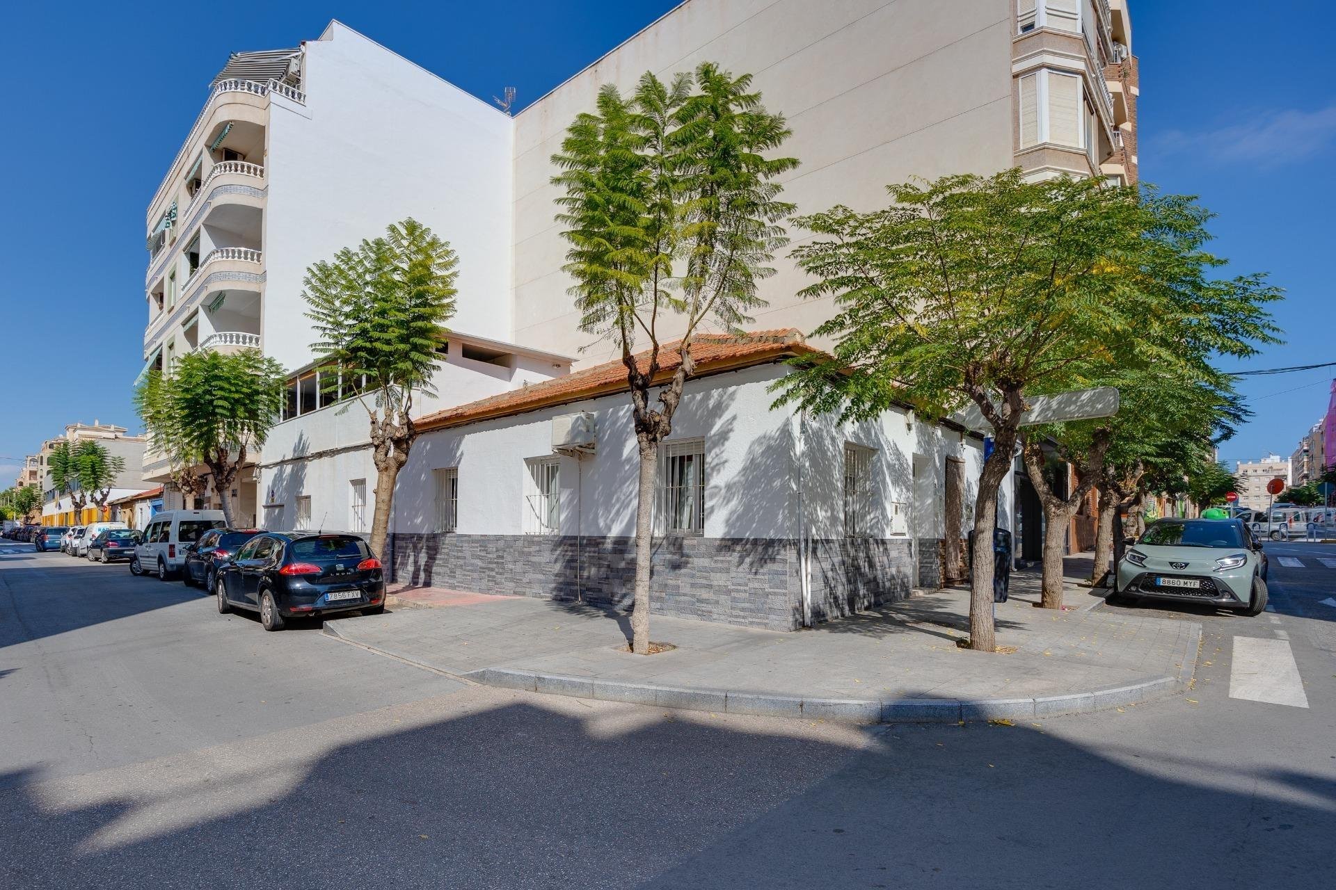 Odsprzedaż - Kamienica -
Torrevieja - Centro