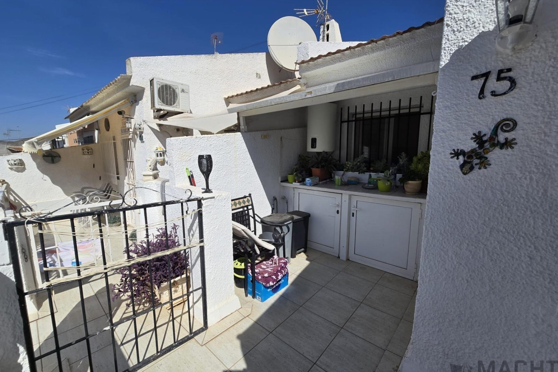 Odsprzedaż - Kamienica -
Torrevieja - El chaparral