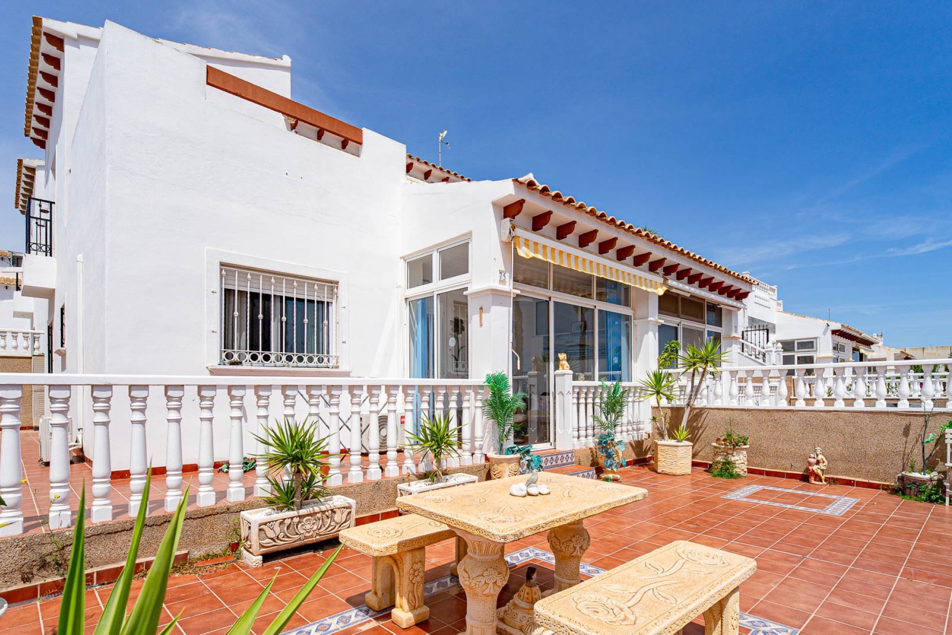 Odsprzedaż - Kamienica -
Torrevieja - Punta prima