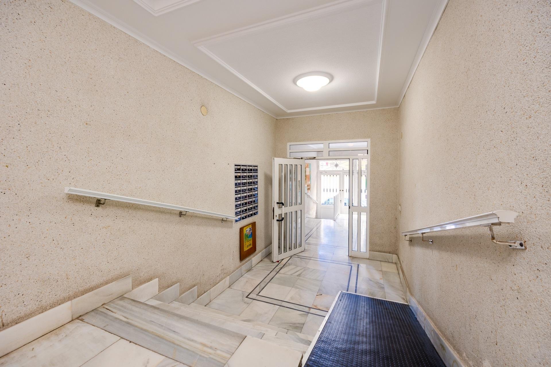 Odsprzedaż - Mieszkanie w bloku -
Torrevieja - Acequion