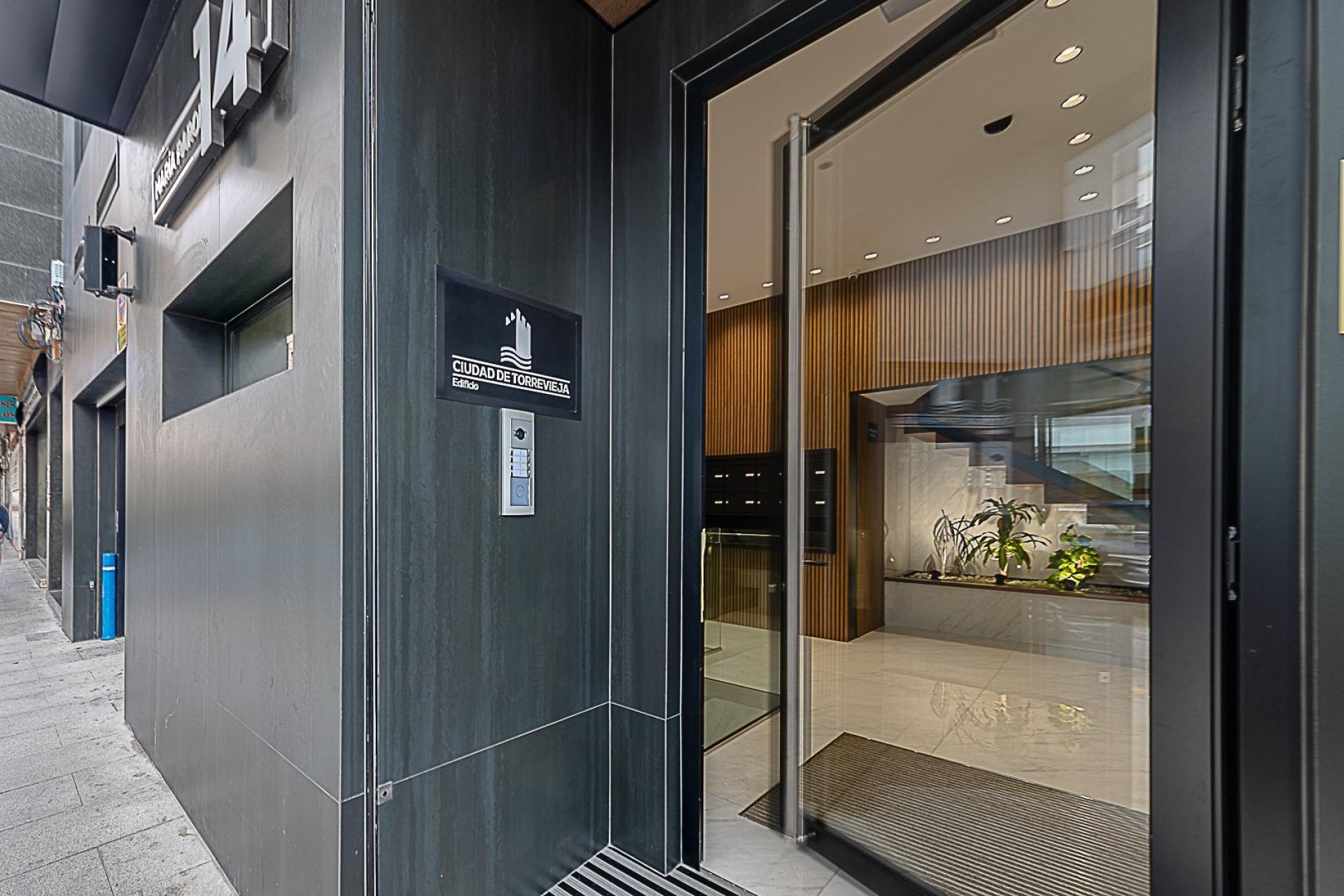 Odsprzedaż - Mieszkanie w bloku -
Torrevieja - Centro