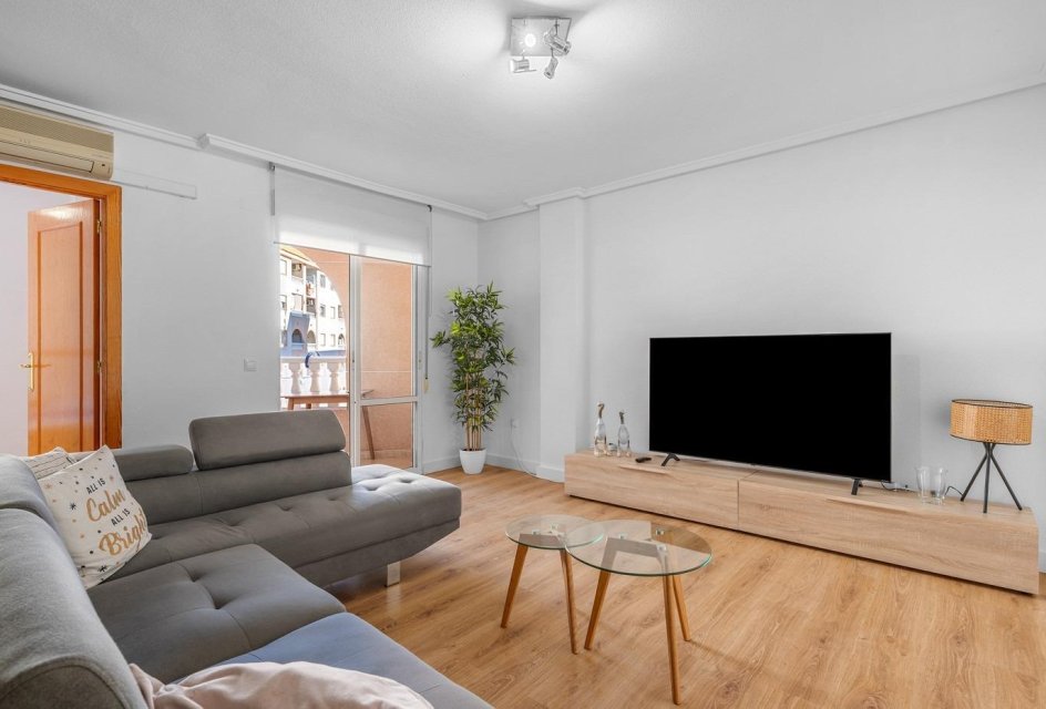 Odsprzedaż - Mieszkanie w bloku -
Torrevieja - Centro