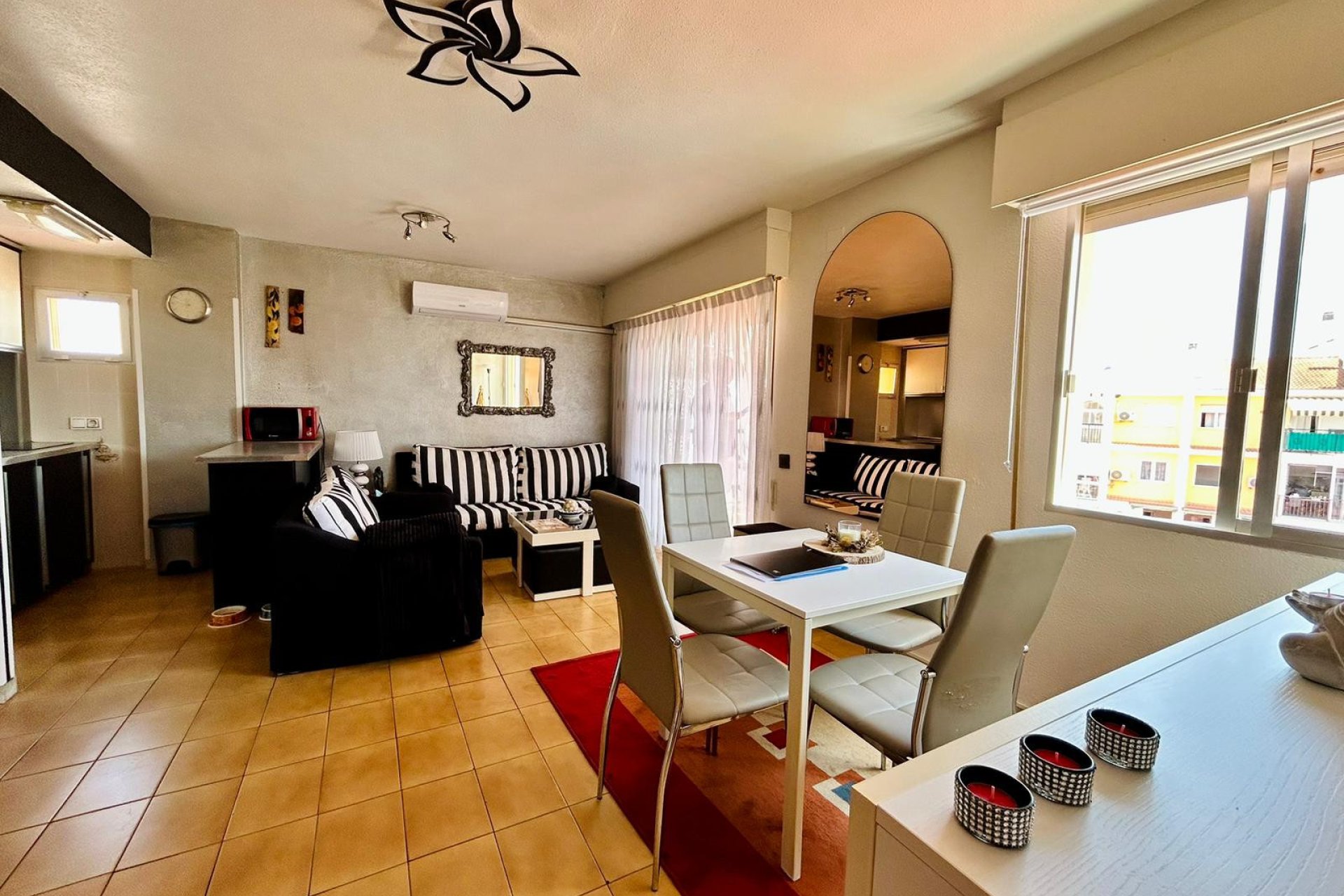 Odsprzedaż - Mieszkanie w bloku -
Torrevieja - La Veleta