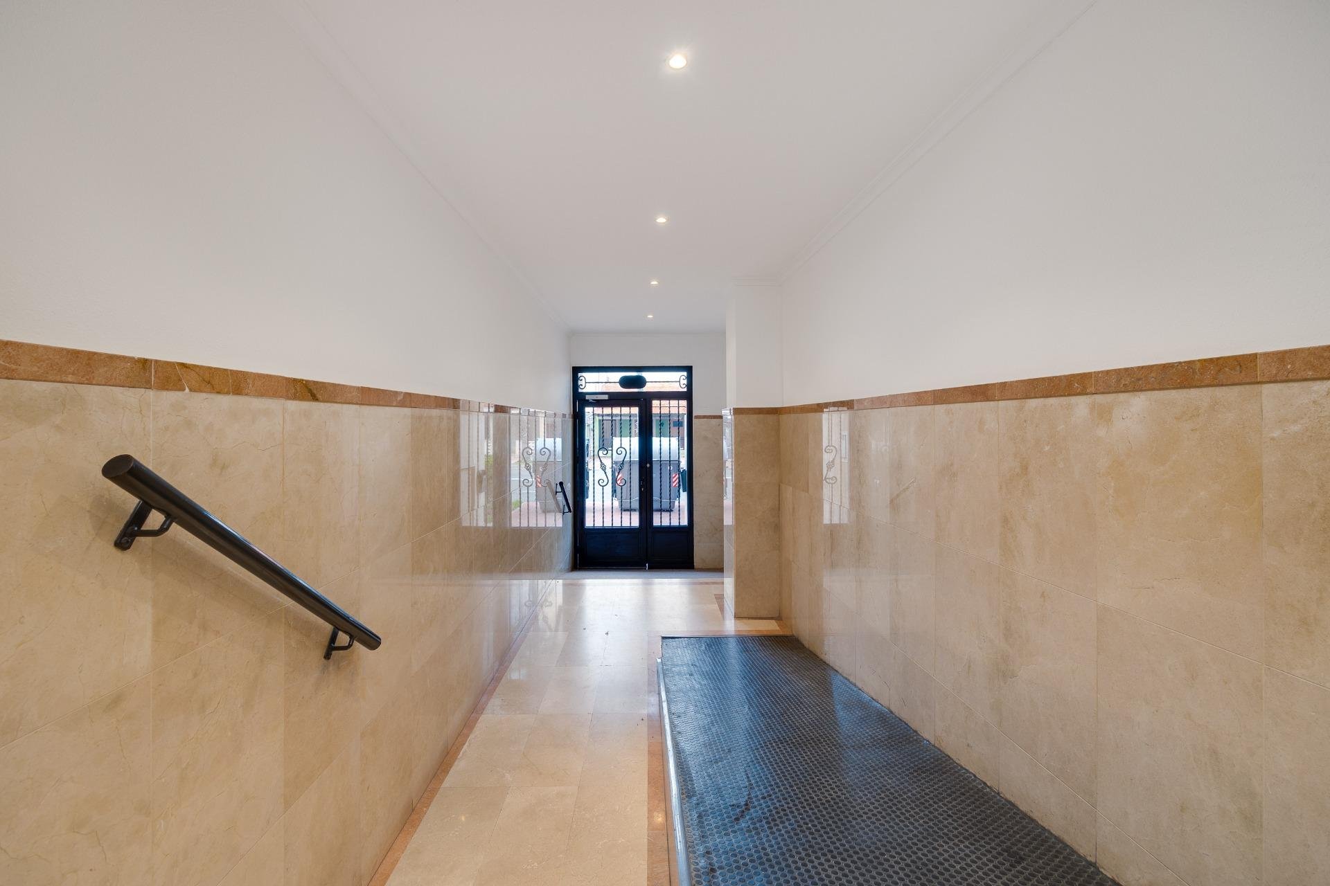 Odsprzedaż - Mieszkanie w bloku -
Torrevieja - Playa de los Naufragos