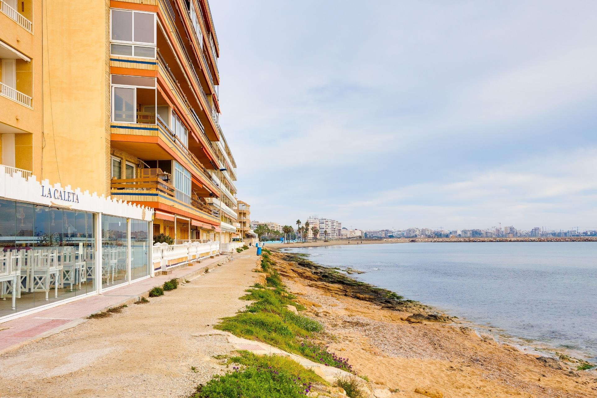 Odsprzedaż - Mieszkanie w bloku -
Torrevieja - Playa de los Naufragos
