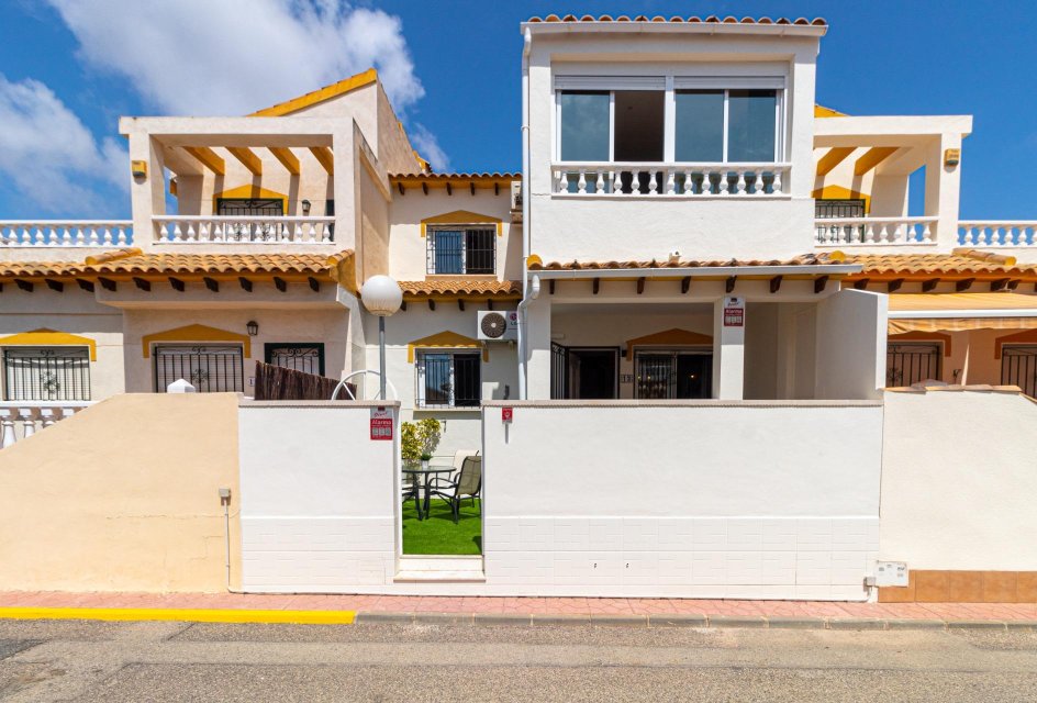 Odsprzedaż - Terraced house -
Torrevieja - Los altos