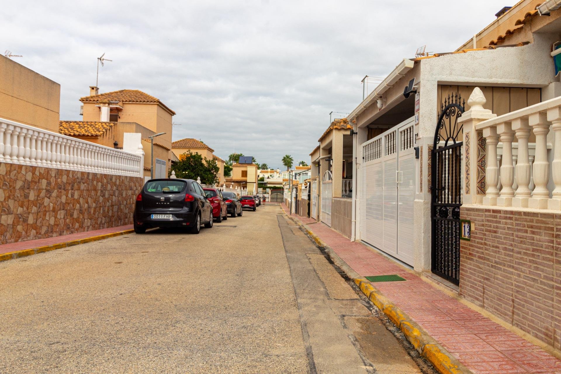 Odsprzedaż - Terraced house -
Torrevieja - Los altos