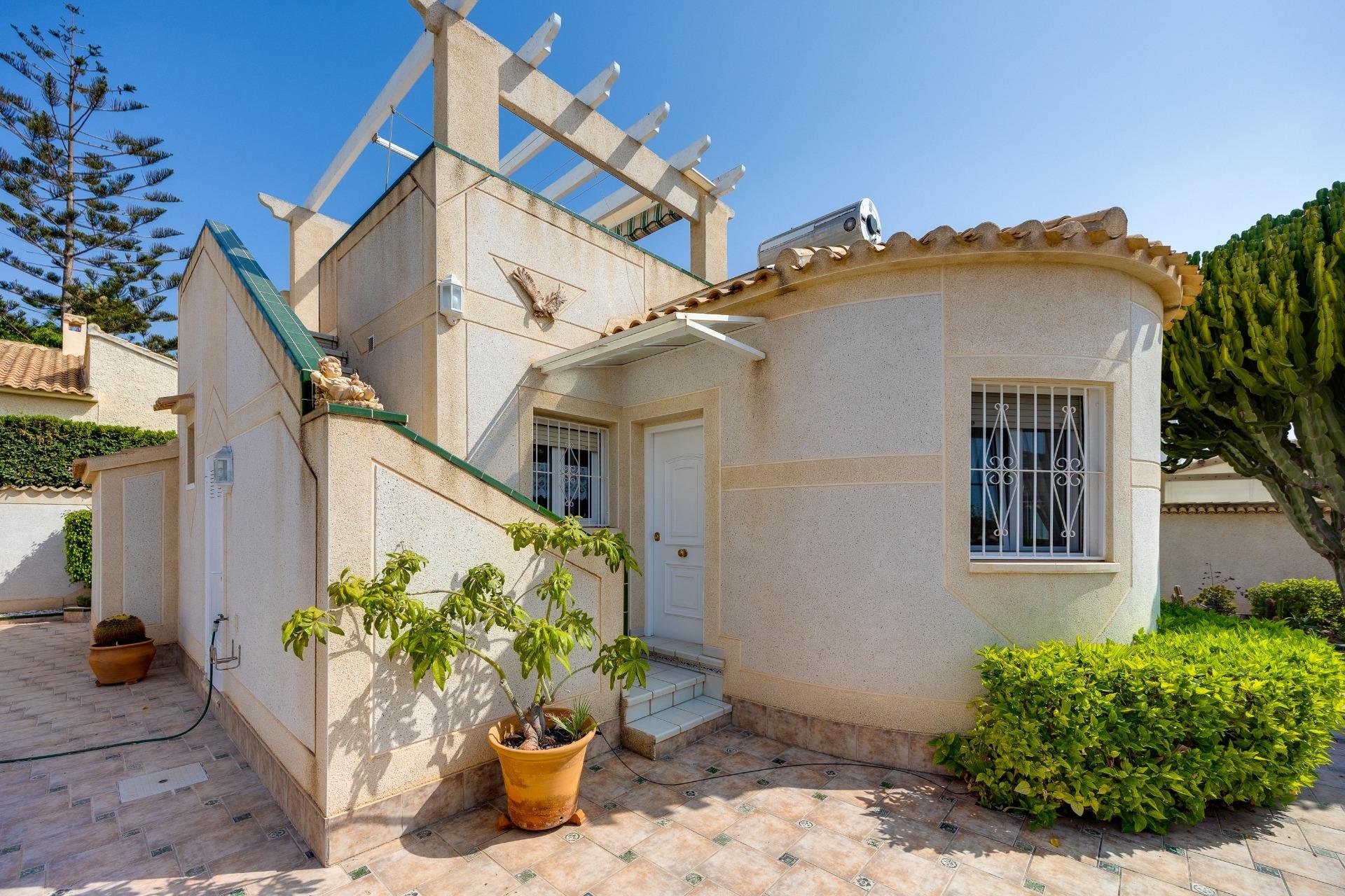 Odsprzedaż - Villa -
Orihuela Costa - La Florida