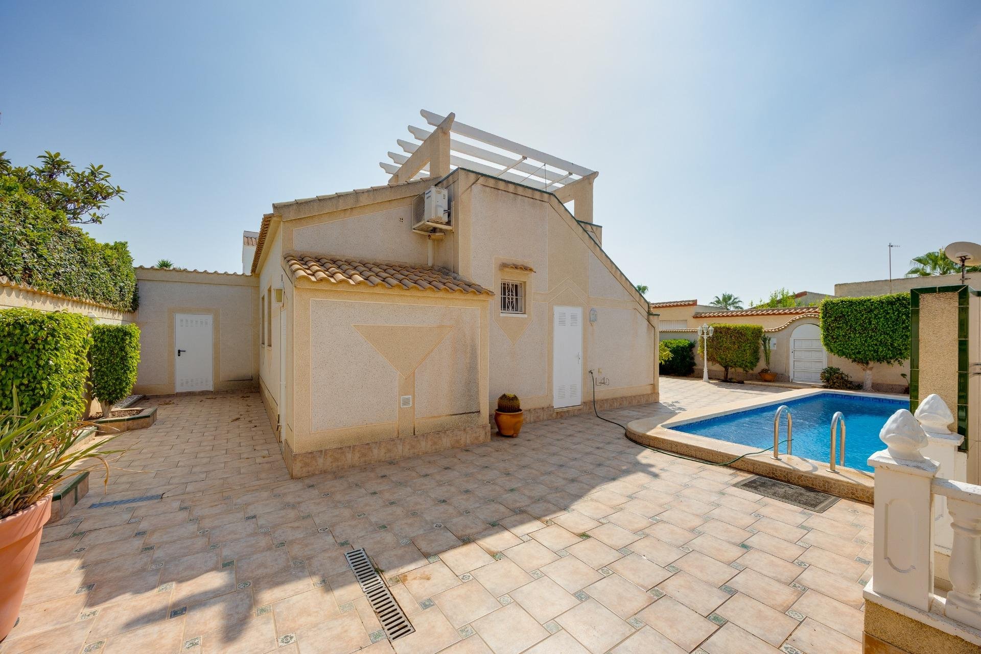 Odsprzedaż - Villa -
Orihuela Costa - La Florida