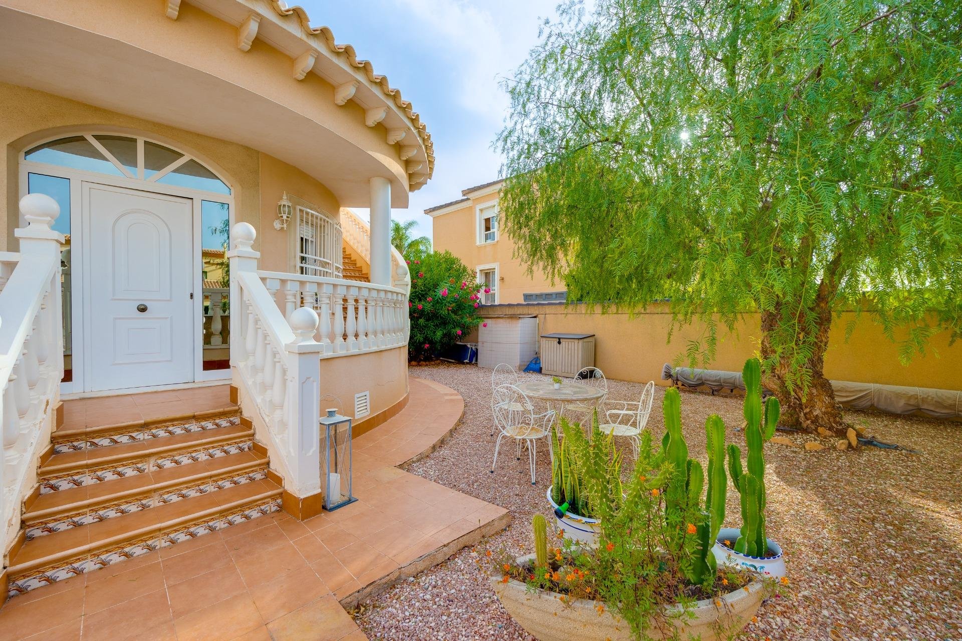 Odsprzedaż - Villa -
Orihuela Costa - La Zenia