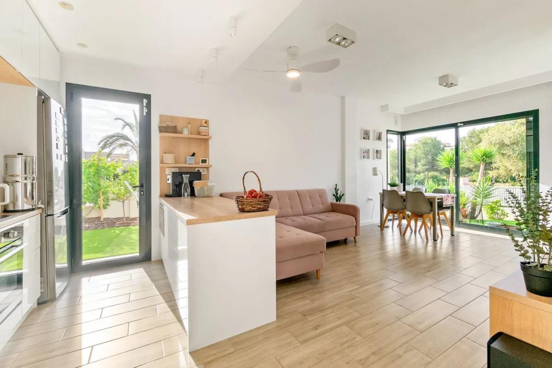 Odsprzedaż - Villa -
Orihuela Costa - La Zenia